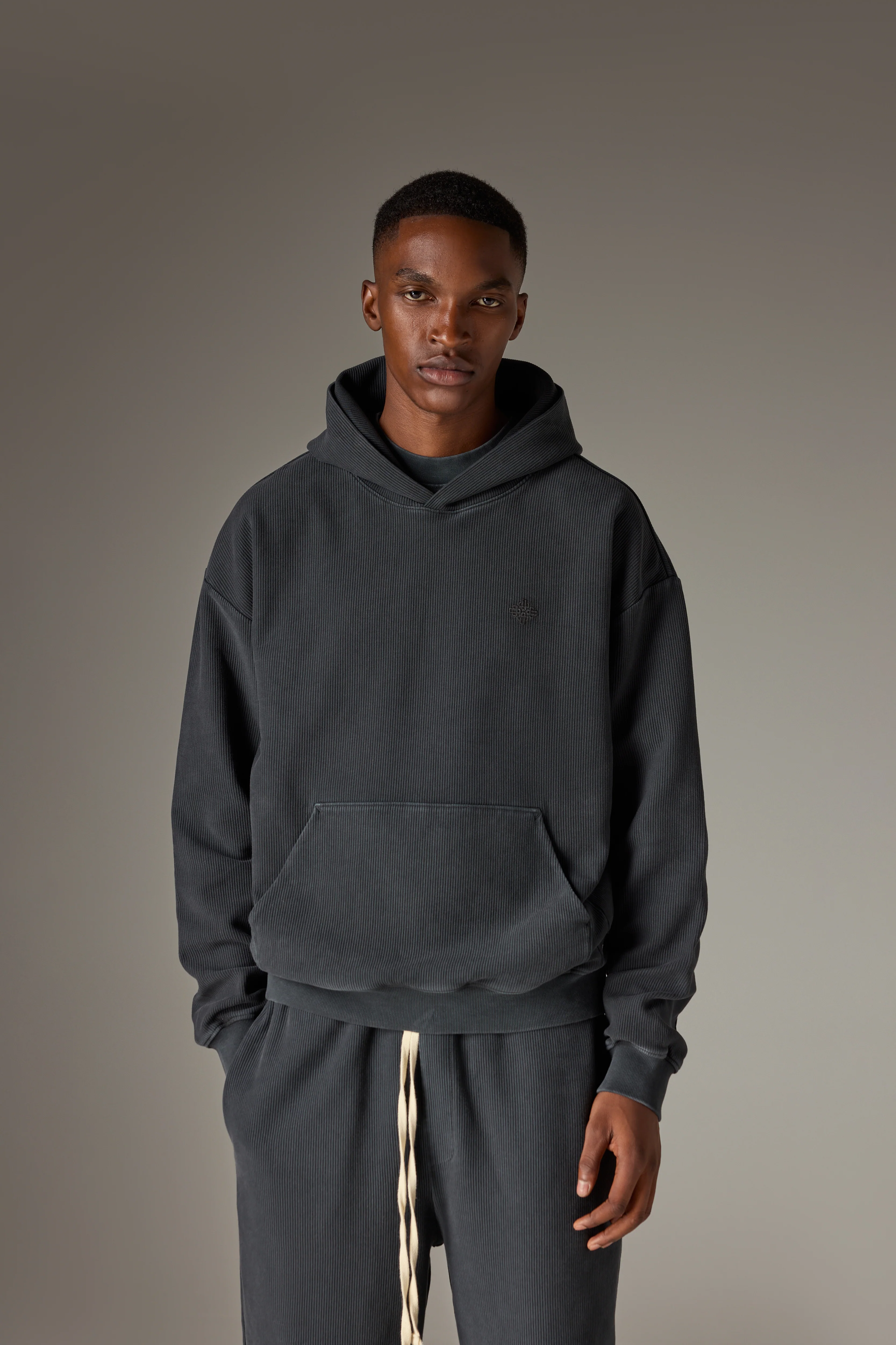 HEAVYWEIGHT WASHED RIBBED HOODIE - WASHED BLACK - Image 2