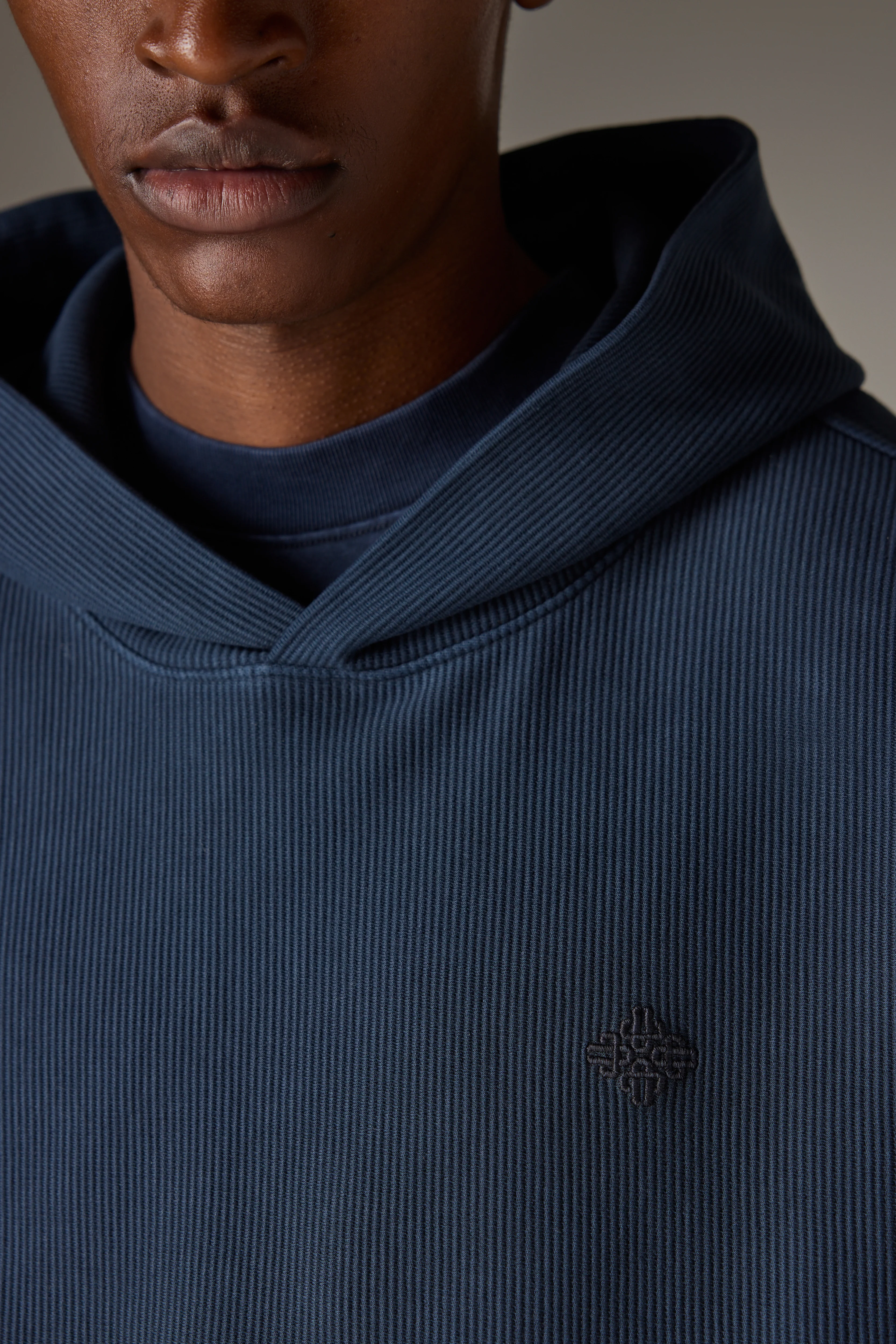 HEAVYWEIGHT WASHED RIBBED HOODIE - NAVY - Image 4