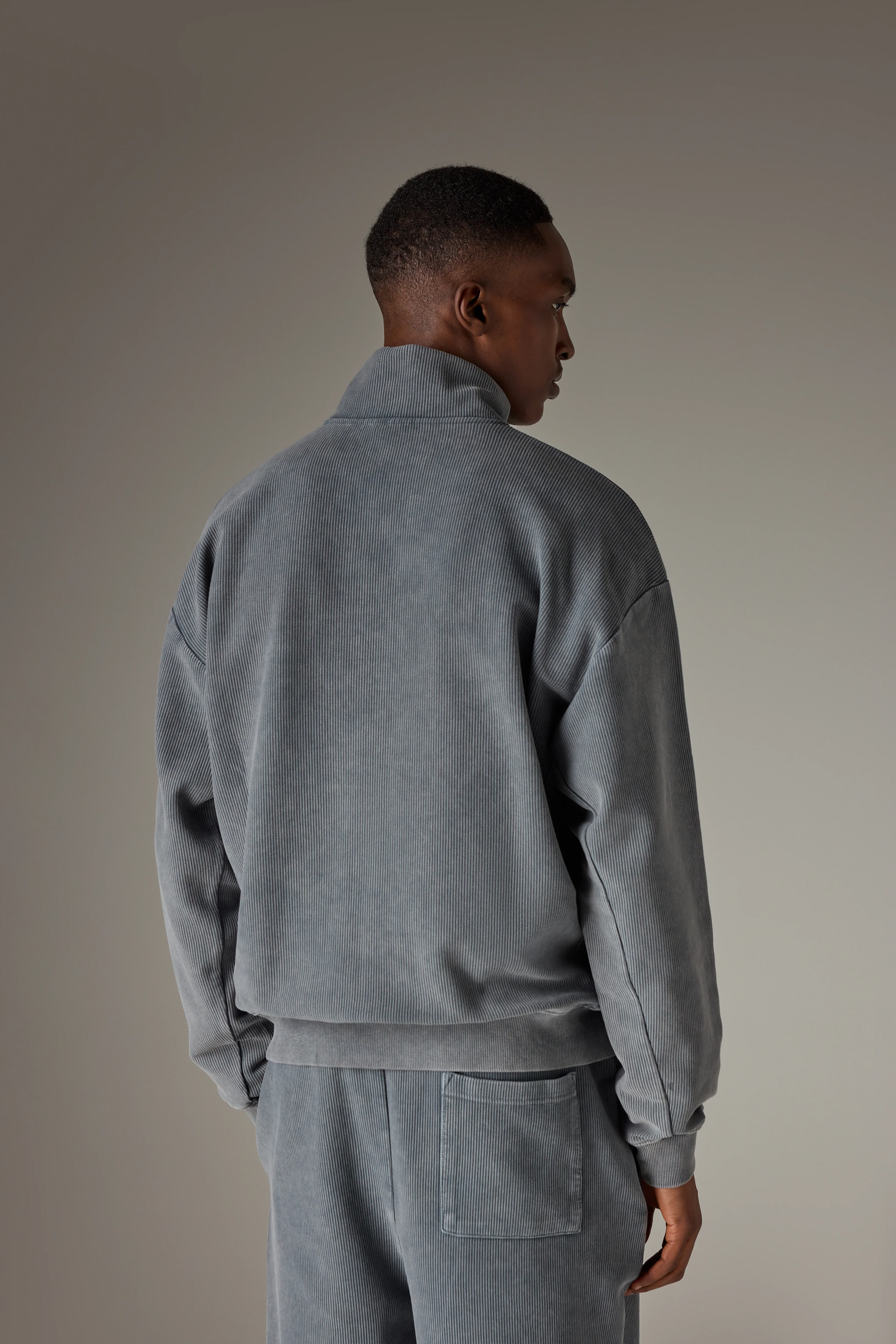 HEAVYWEIGHT WASHED RIBBED ZIP THROUGH FUNNEL NECK - GREY - Image 7