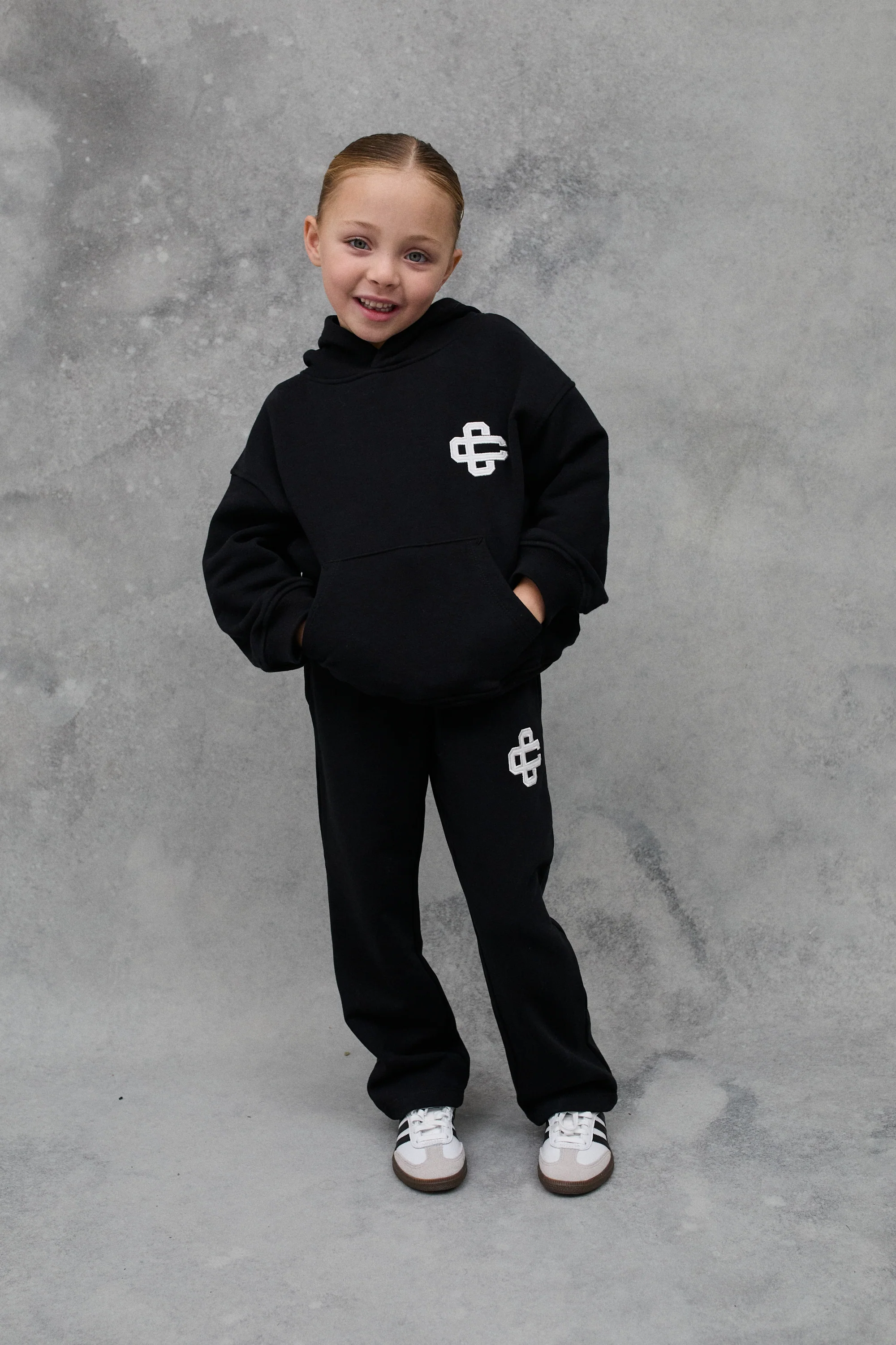 JNR EMBLEM APPLIQUE HOODIE - BLACK - Image 2