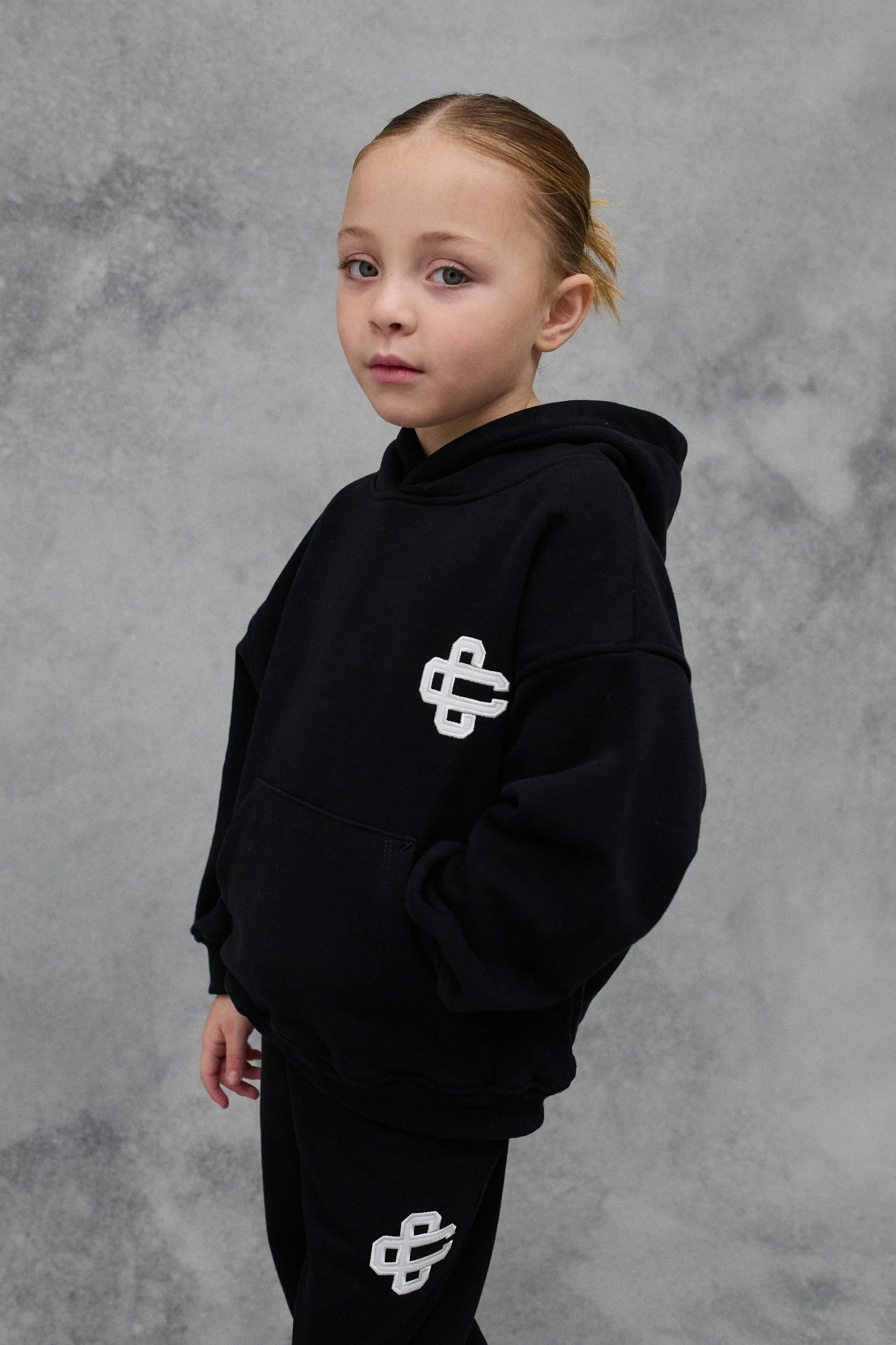 JNR EMBLEM APPLIQUE HOODIE - BLACK - Image 3
