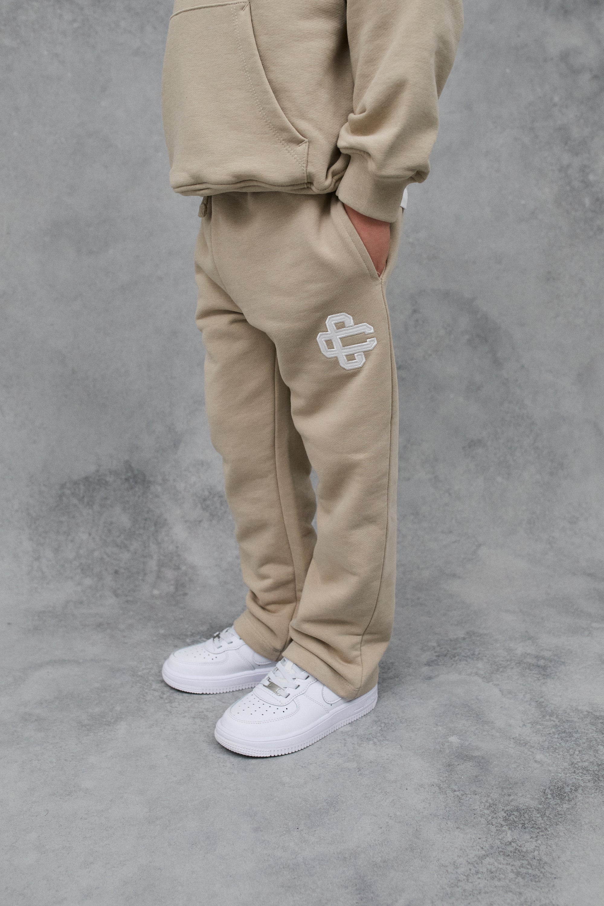 JNR EMBLEM APPLIQUE JOGGERS - BEIGE - Image 2