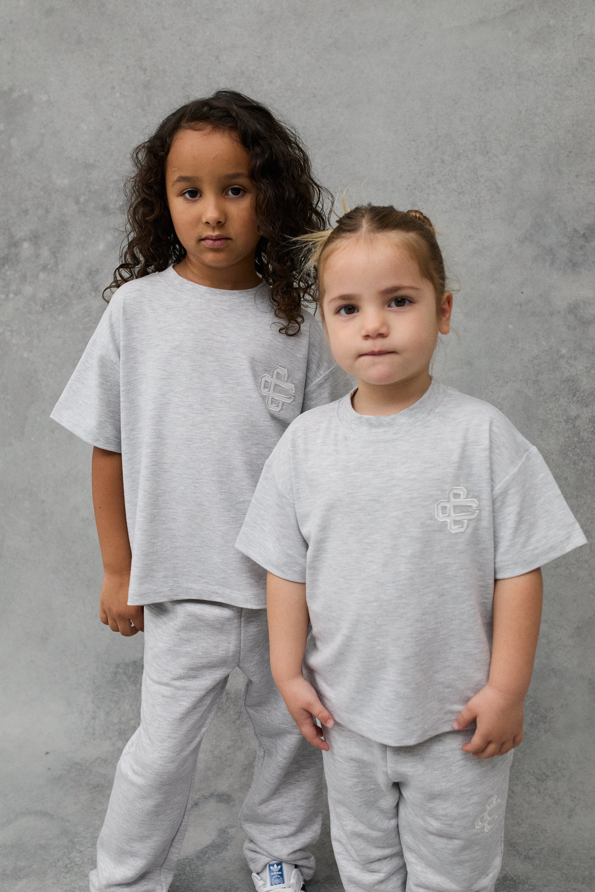 JNR EMBLEM APPLIQUE T-SHIRT - GREY MARL - Image 4