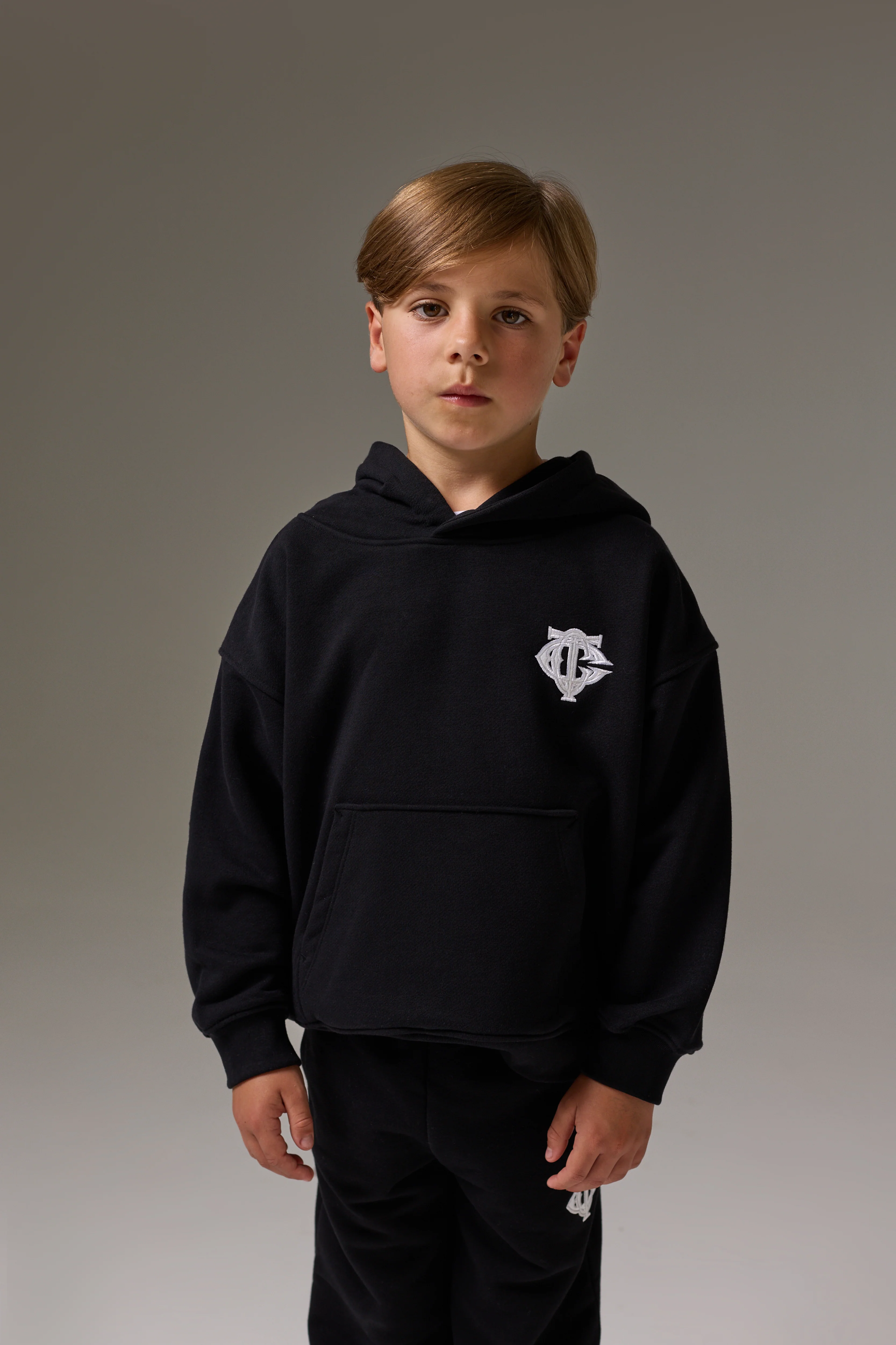 JUNIOR EMBLEM APPLIQUE HOODIE - BLACK