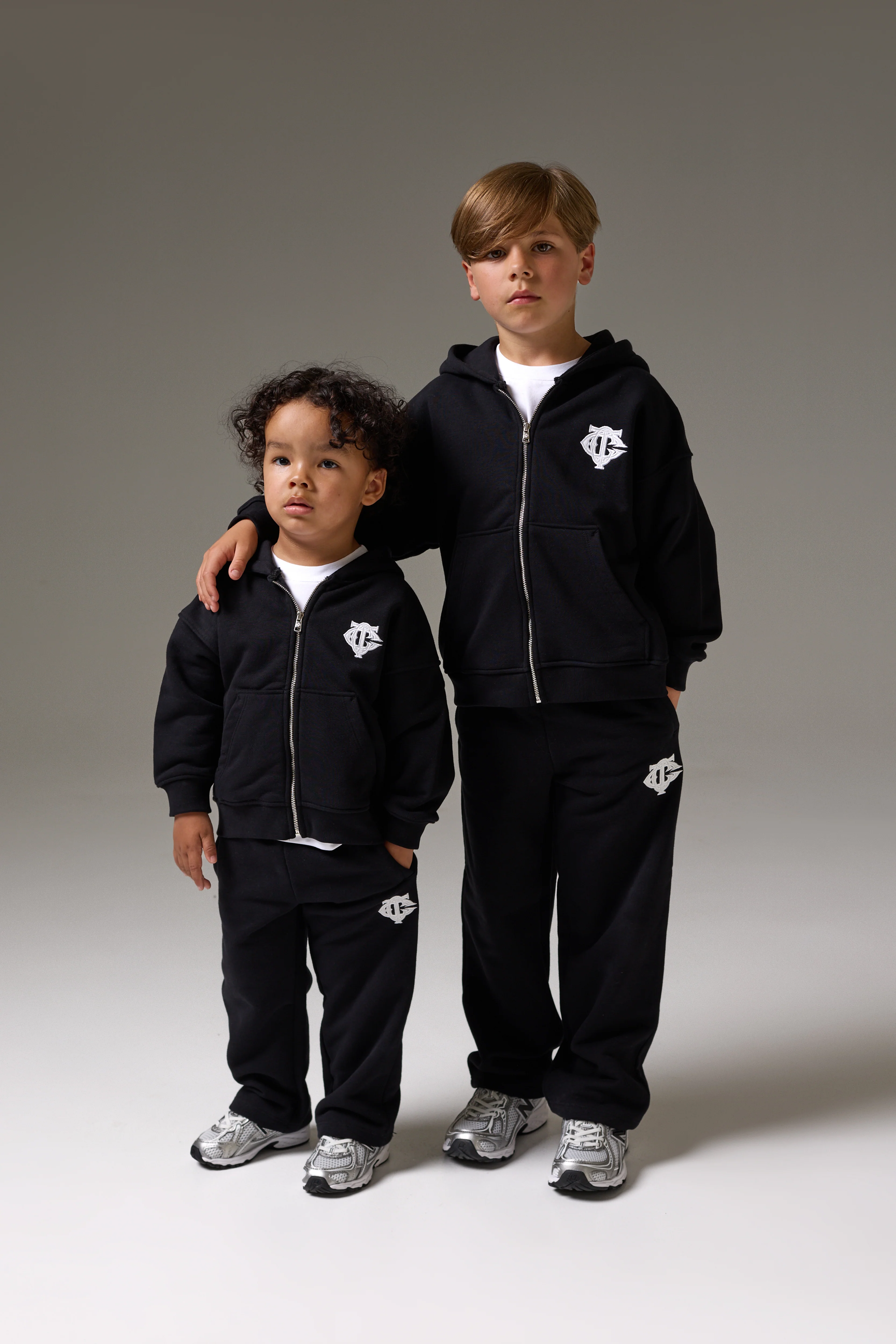JUNIOR EMBLEM APPLIQUE JOGGERS - BLACK - Image 7