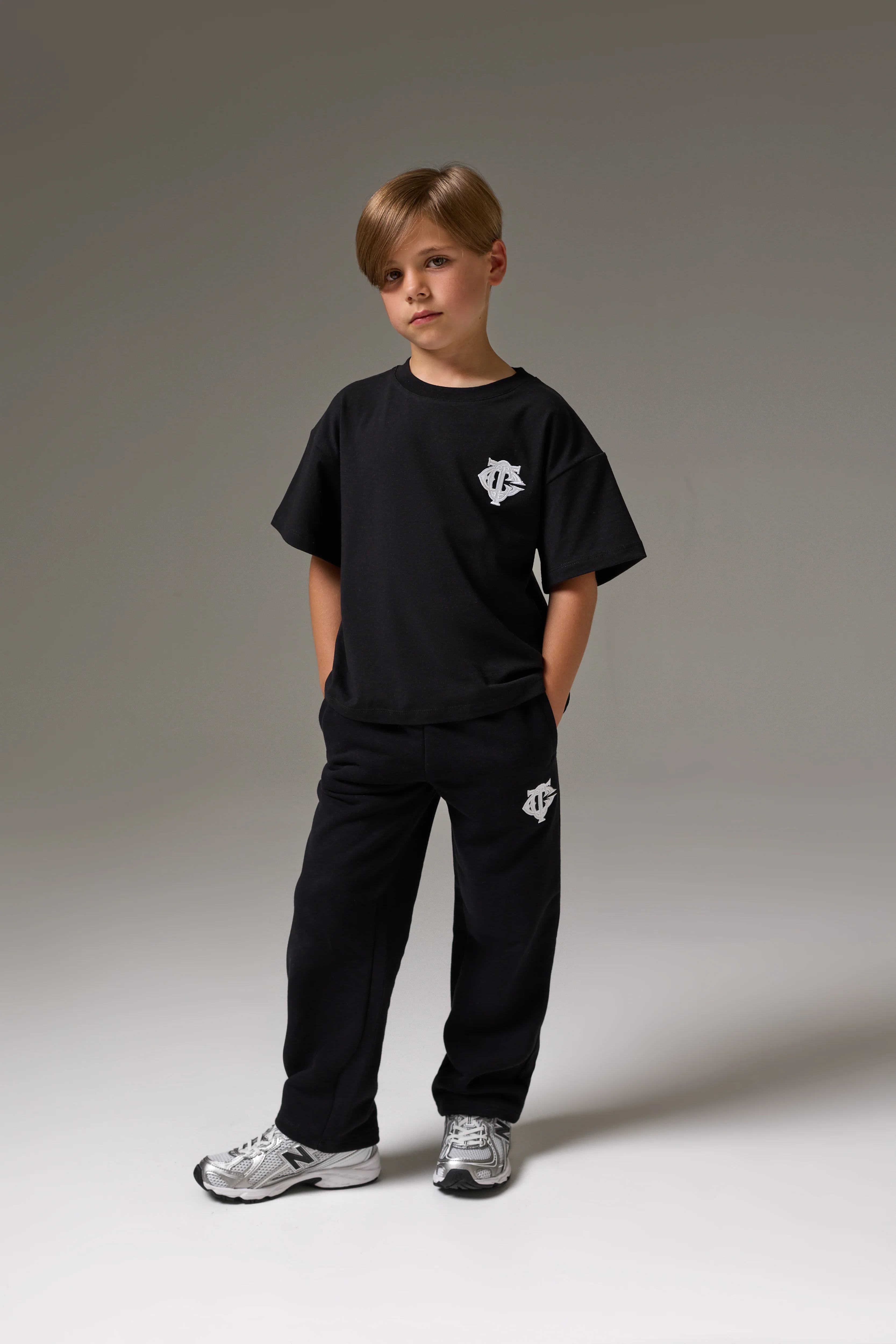 JUNIOR MONOGRAM EMBLEM APPLIQUE T-SHIRT - BLACK - Image 3
