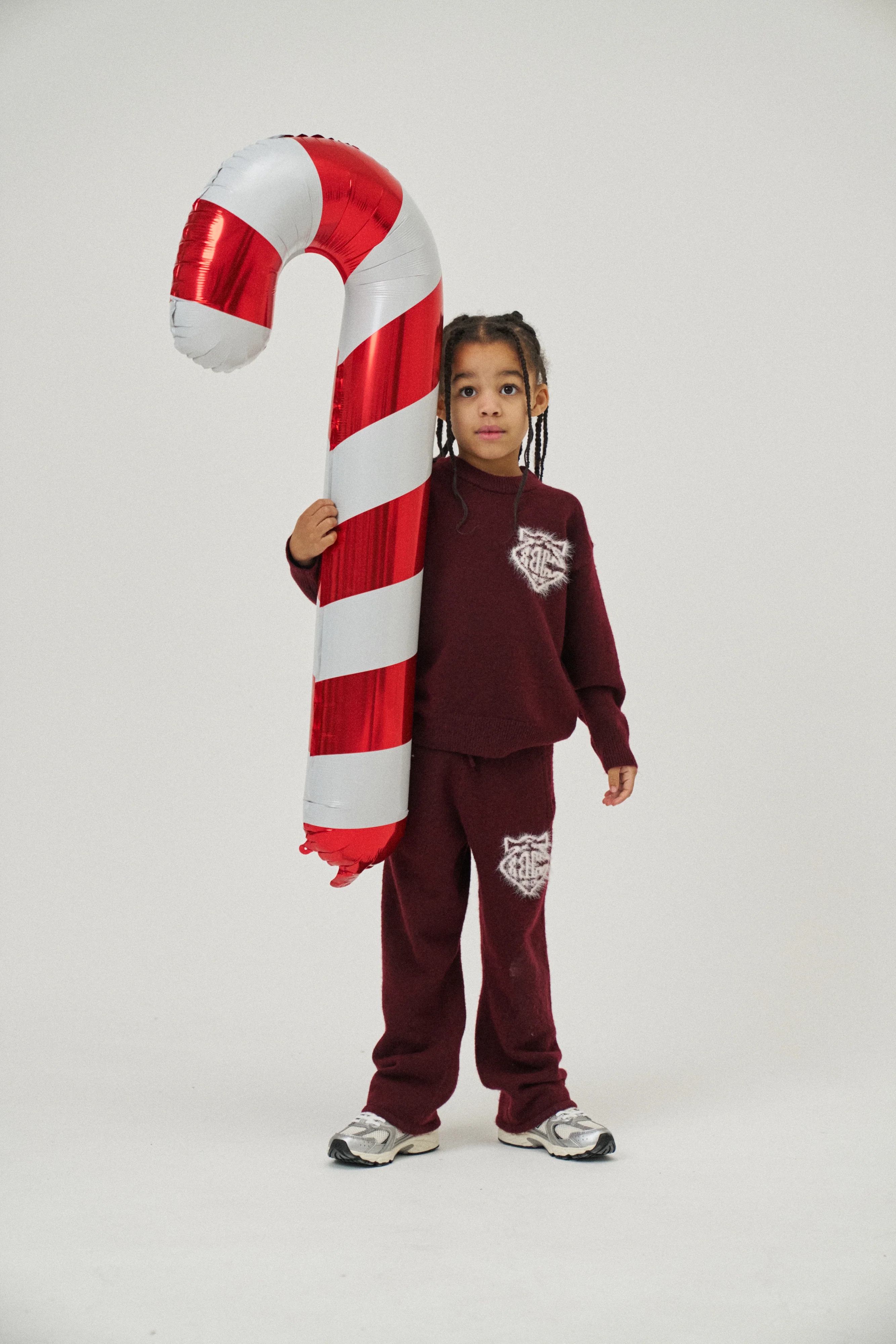 JUNIOR MONOGRAM EMBLEM FLUFFY KNIT JOGGERS - BURGUNDY - Image 3