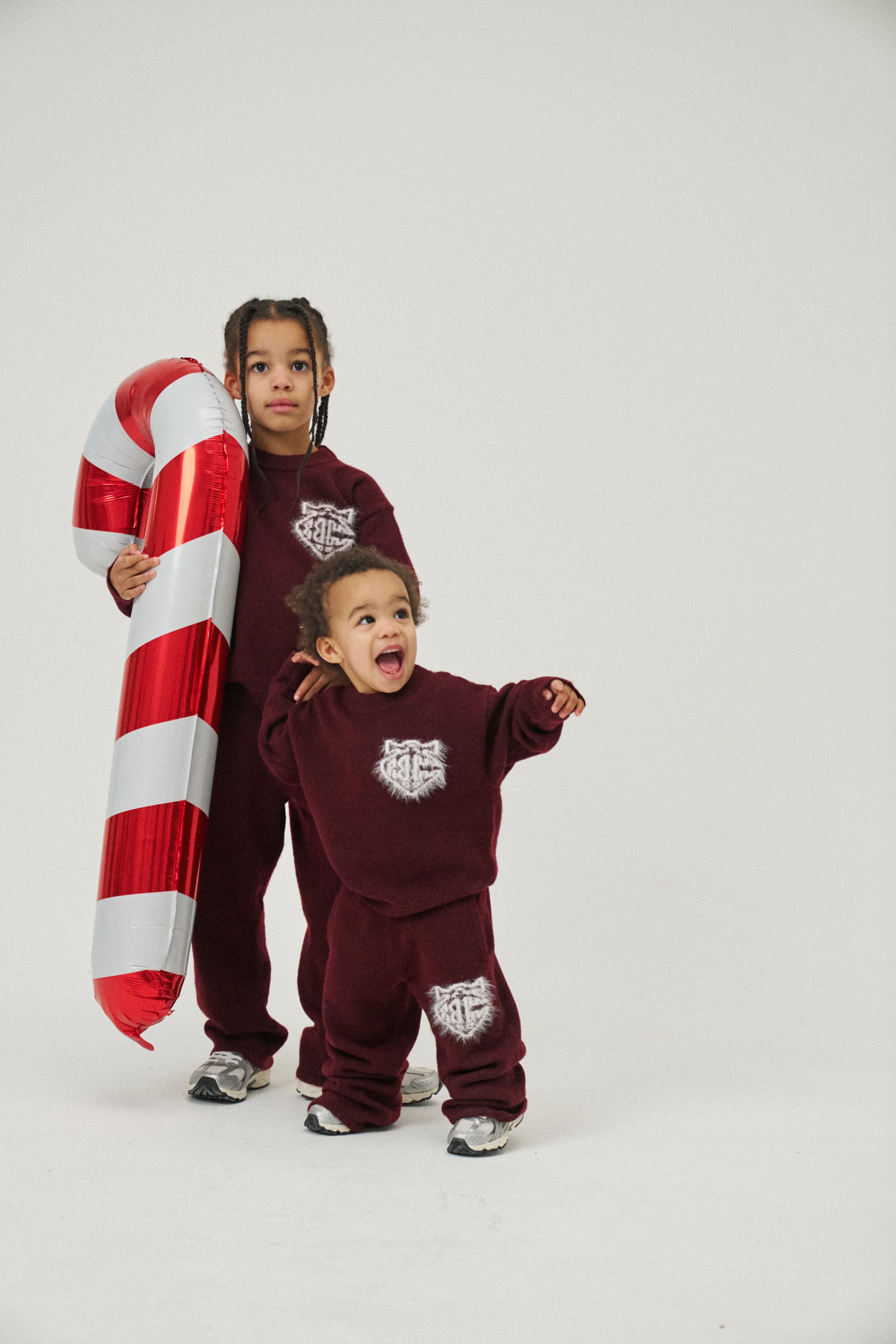 JUNIOR MONOGRAM FLUFFY KNIT CREW - BURGUNDY - Image 4
