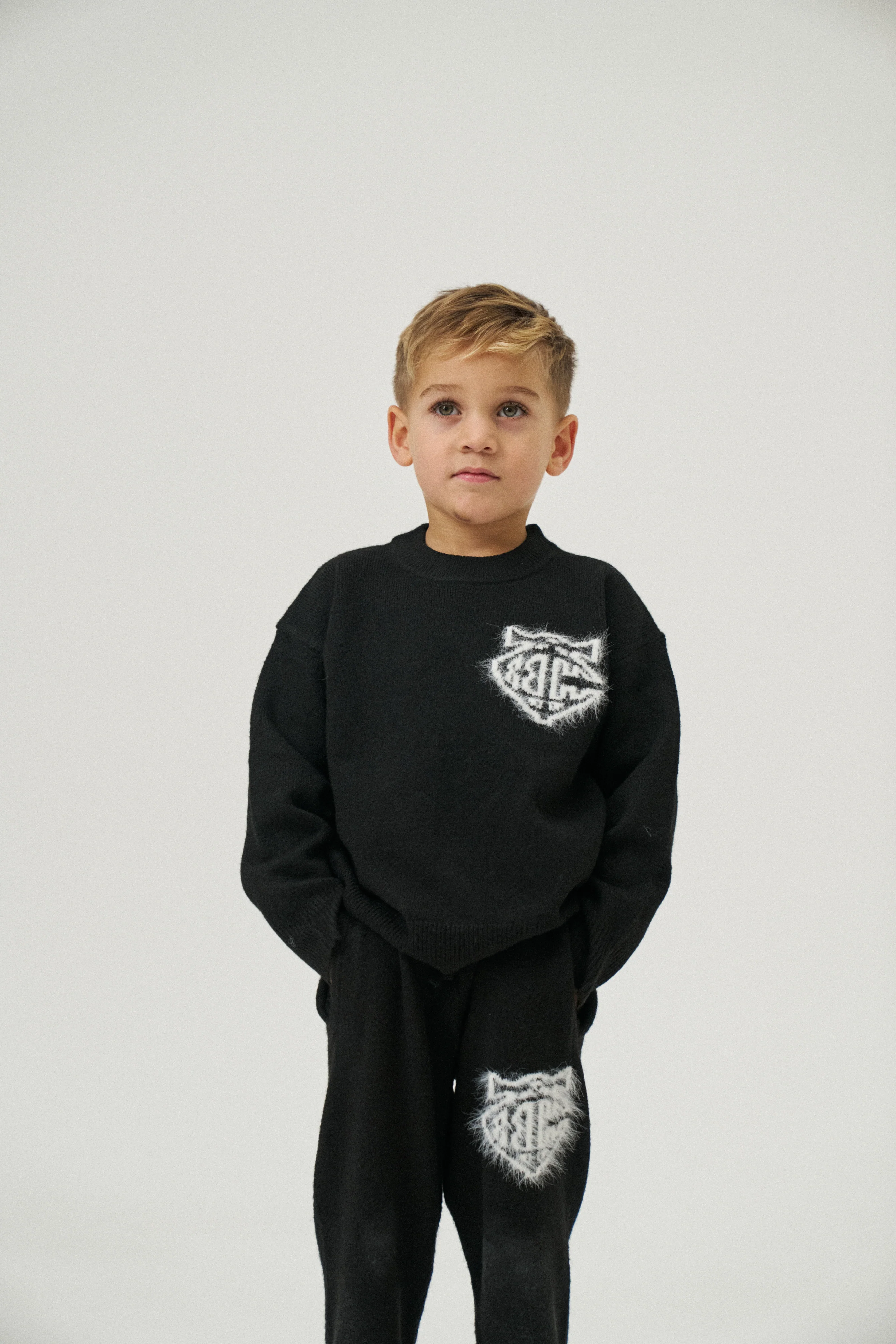 KIDS MONOGRAM FLUFFY KNIT CREW - BLACK - Image 4