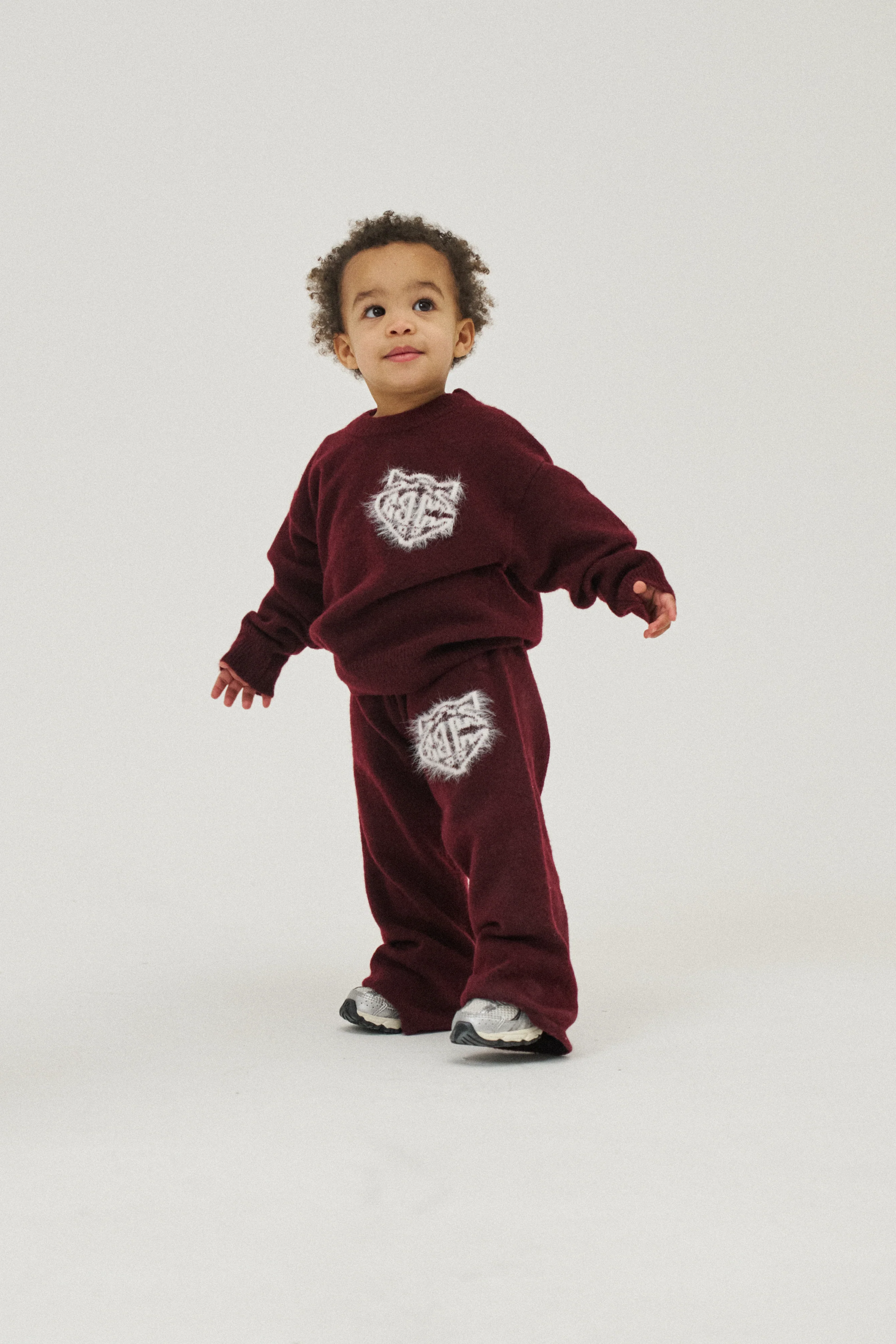 KIDS MONOGRAM FLUFFY KNIT CREW - BURGUNDY - Image 4