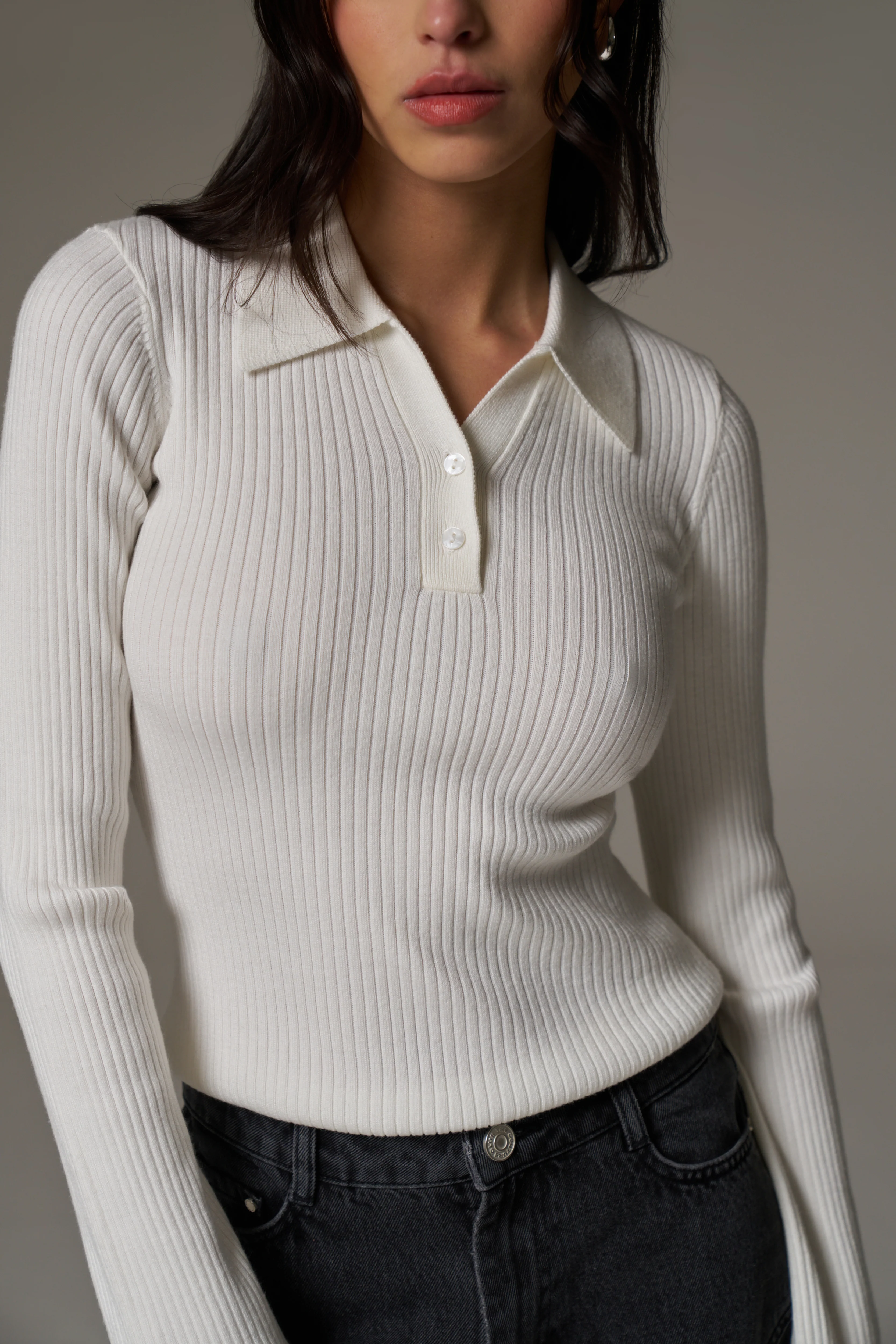 KNITTED RIBBED BUTTON THROUGH TOP - OFF WHITE - Image 4