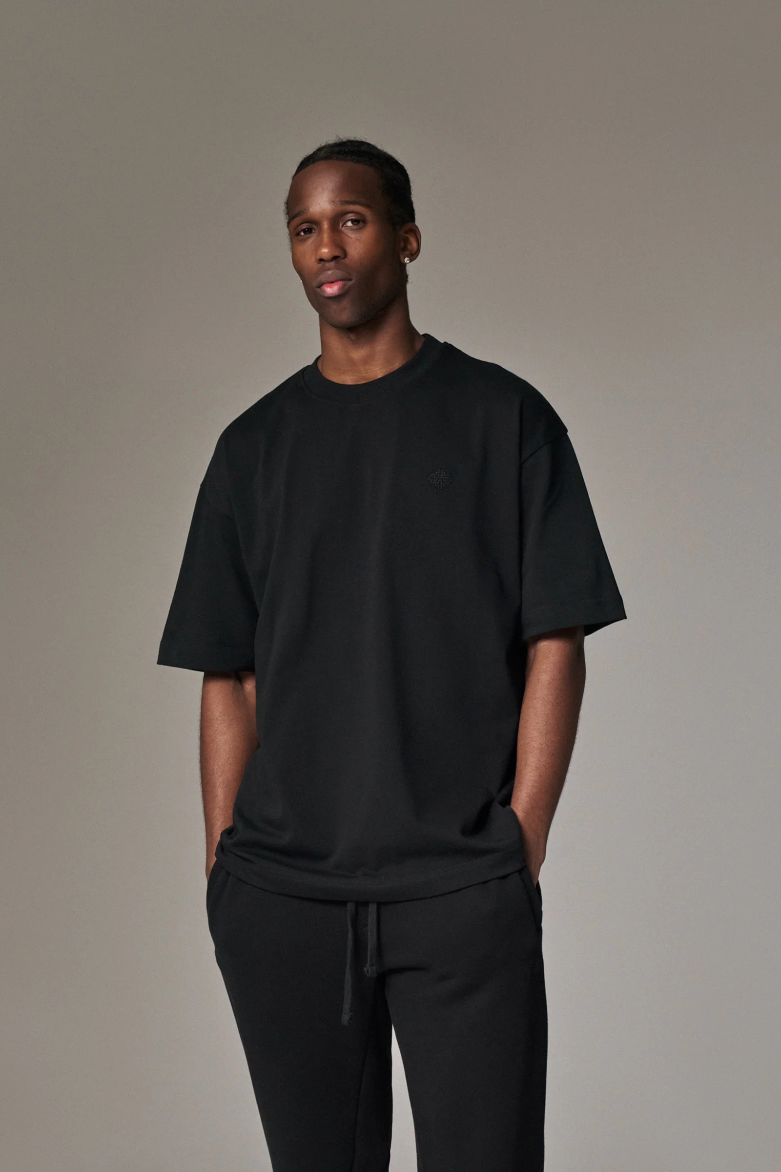 LAUNDERED CLASSICS T-SHIRT - BLACK - Image 2