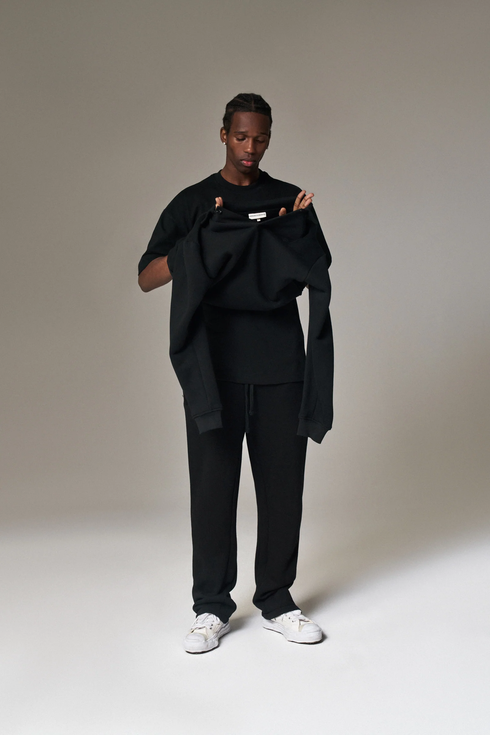 LAUNDERED CLASSICS T-SHIRT - BLACK - Image 3