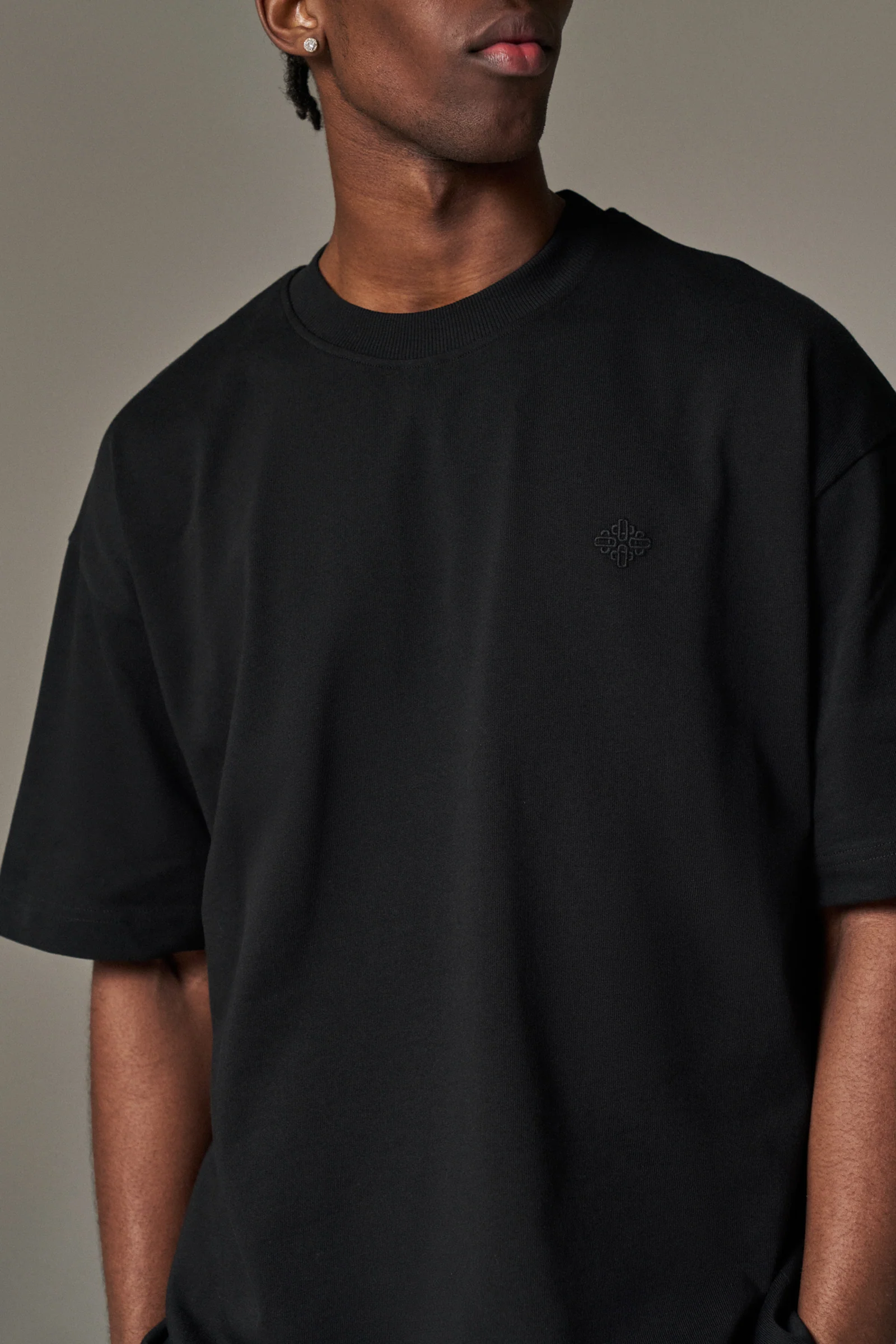 LAUNDERED CLASSICS T-SHIRT - BLACK - Image 4