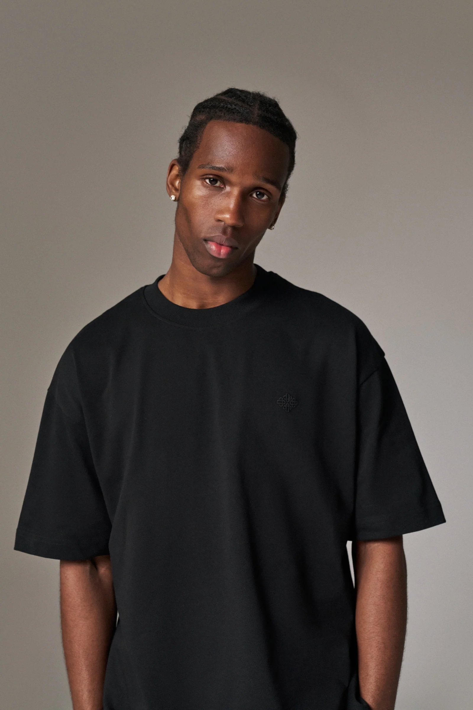 LAUNDERED CLASSICS T-SHIRT - BLACK - Image 5