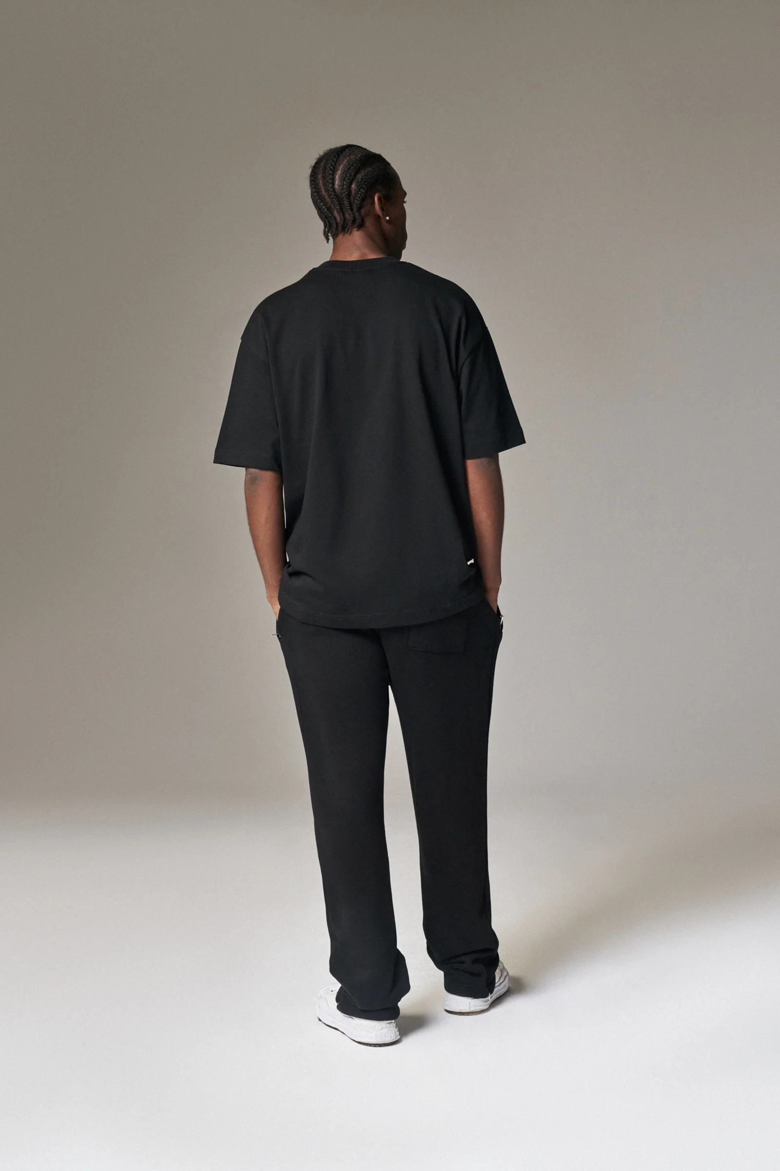 LAUNDERED CLASSICS T-SHIRT - BLACK - Image 6