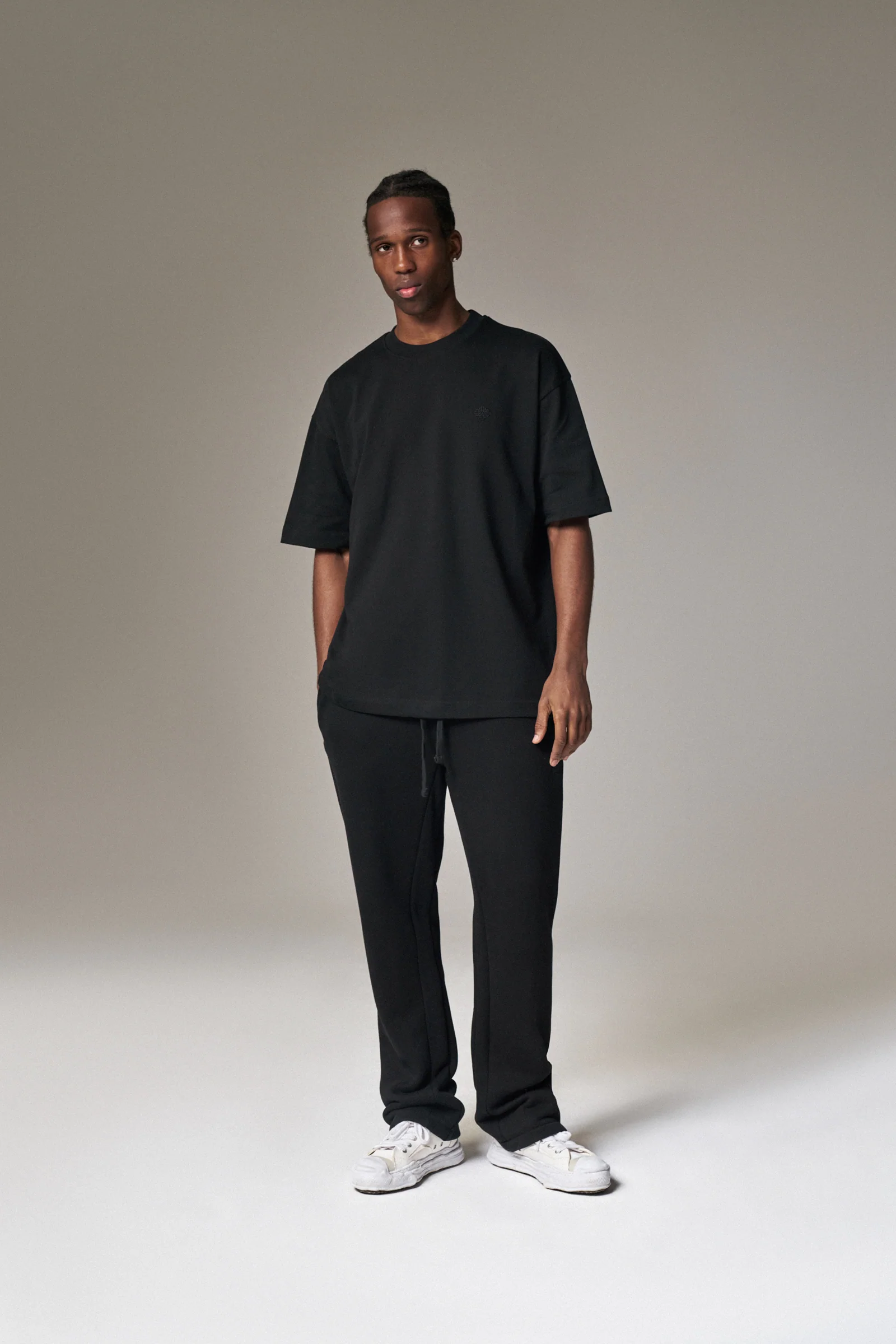 LAUNDERED CLASSICS T-SHIRT - BLACK - Image 8