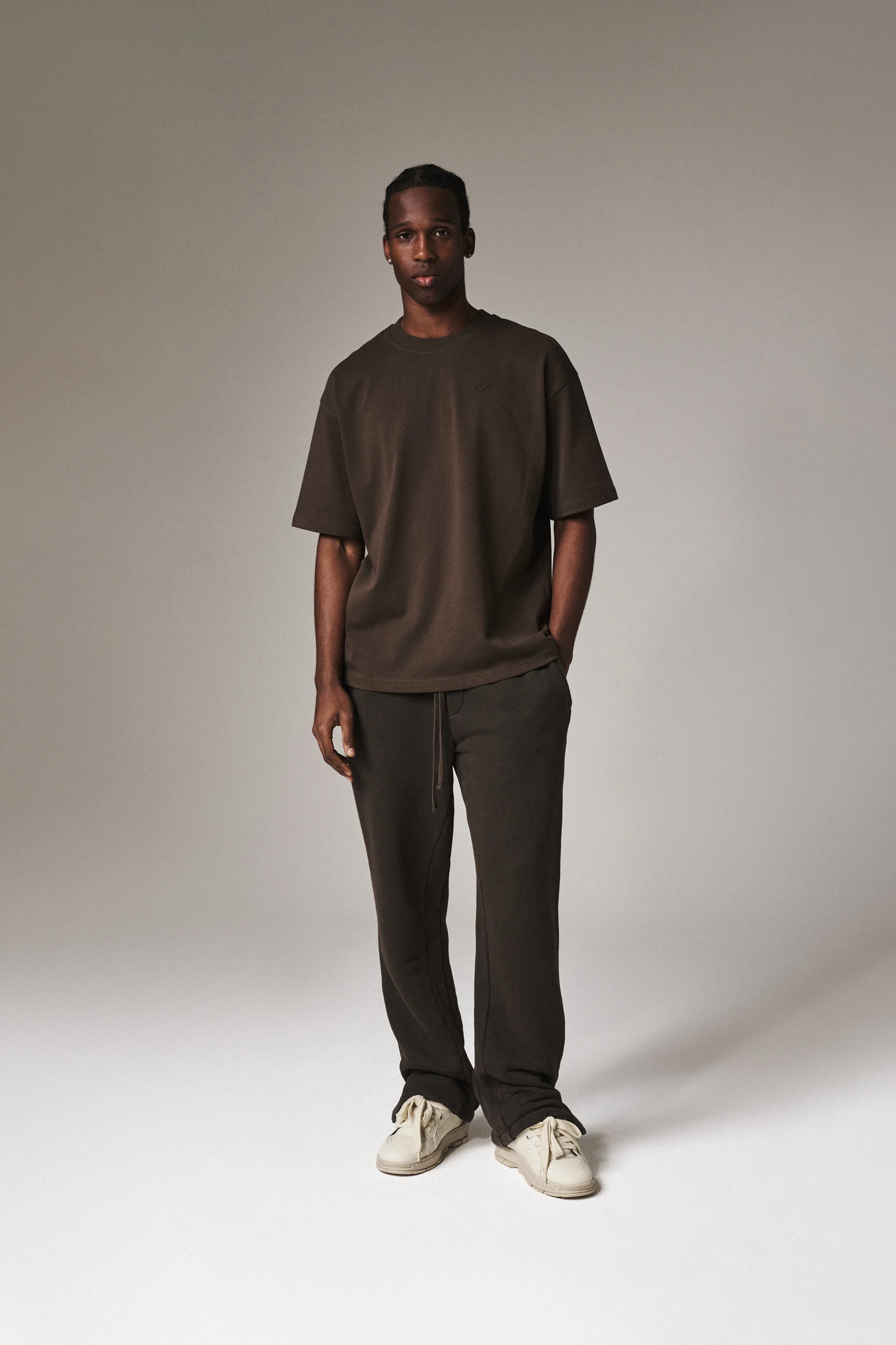 LAUNDERED CLASSICS T-SHIRT - BROWN - Image 3