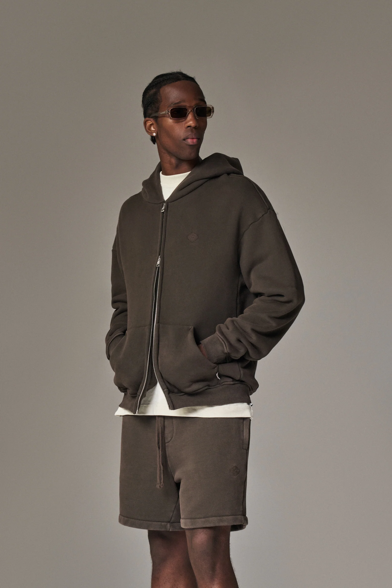 LAUNDERED CLASSICS ZIP THROUGH HOODIE - WASHED BROWN - Image 4