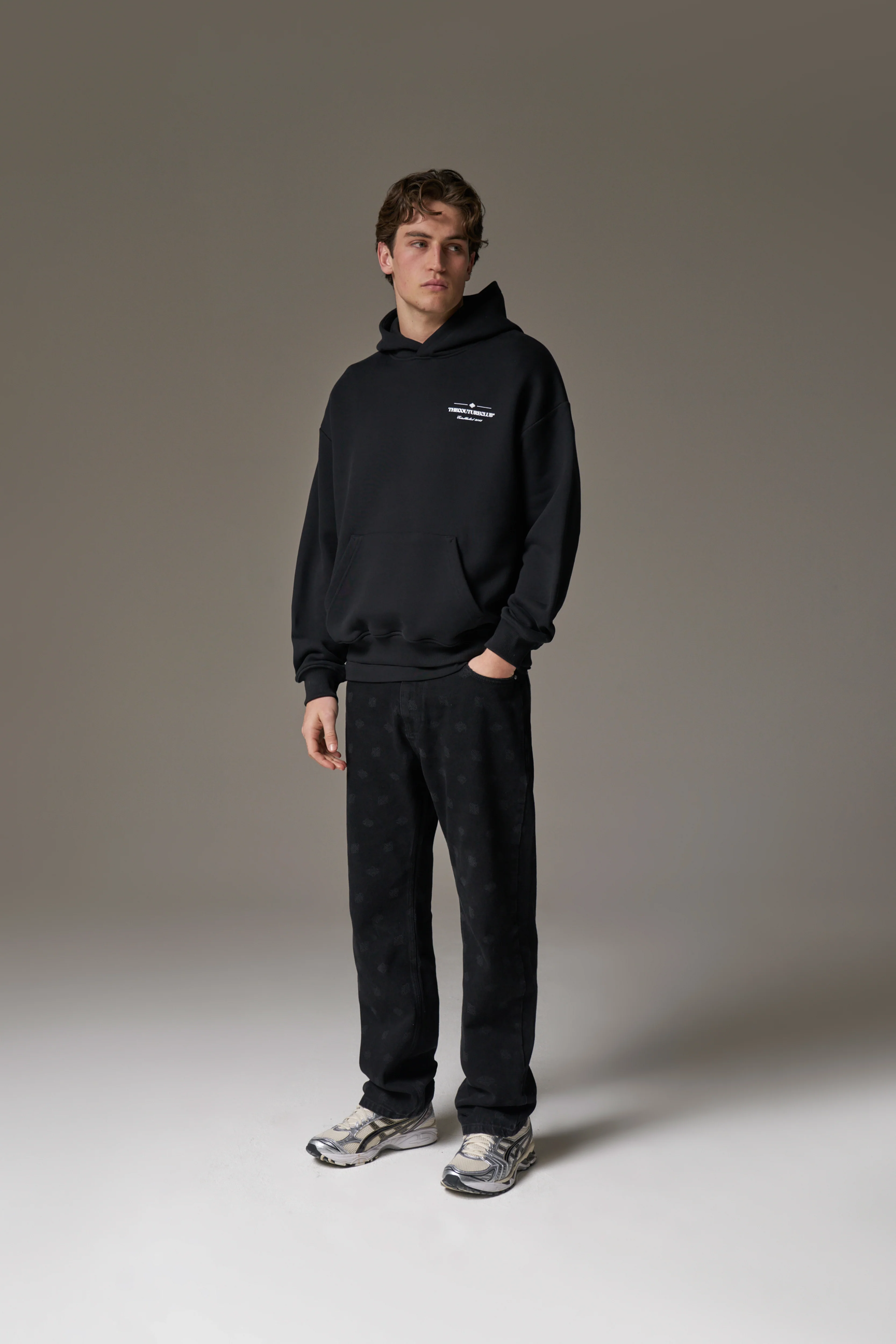 MIXED FONT GRAPHIC HOODIE - BLACK - Image 10