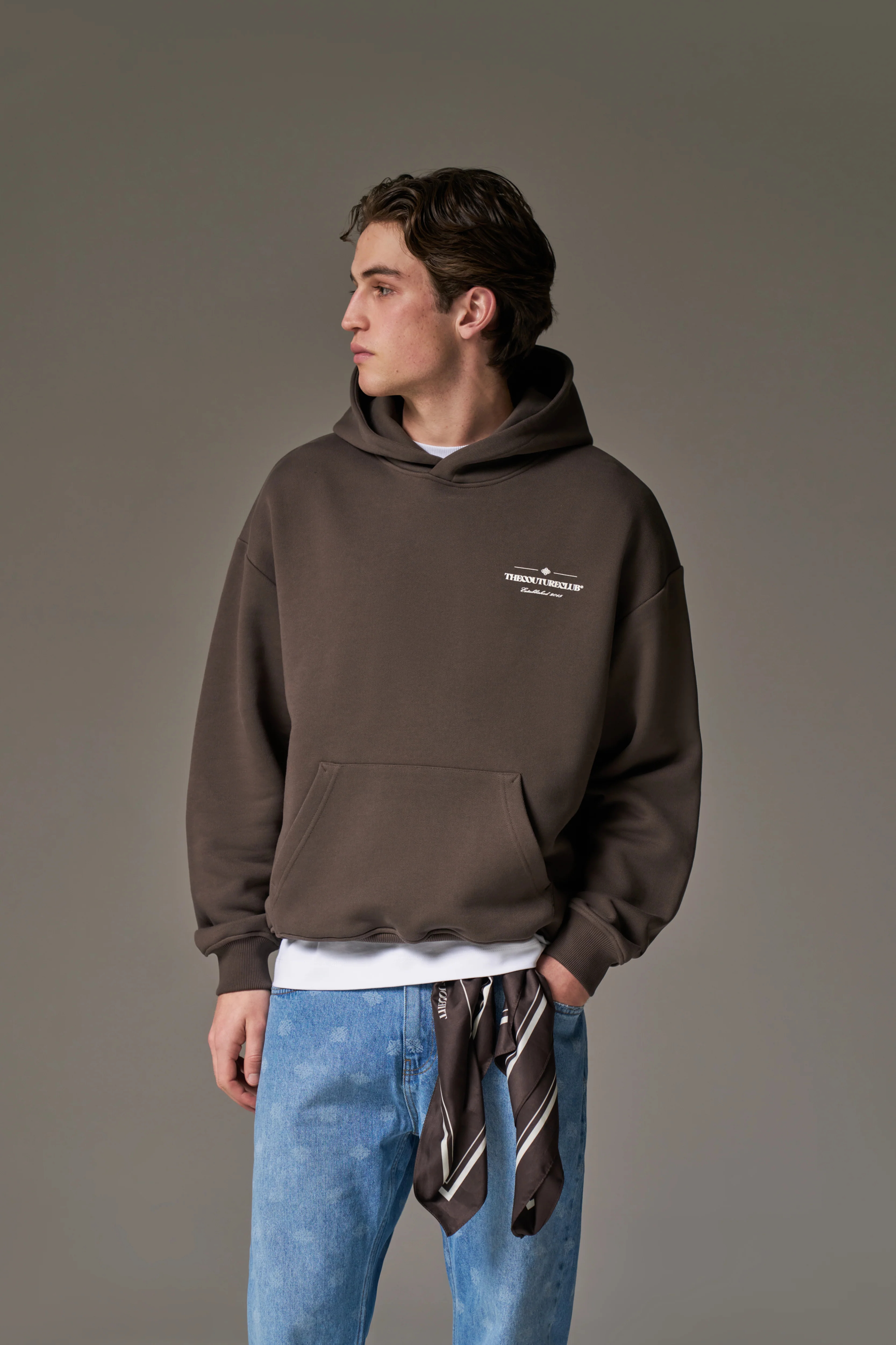 MIXED FONT GRAPHIC HOODIE - BROWN - Image 2