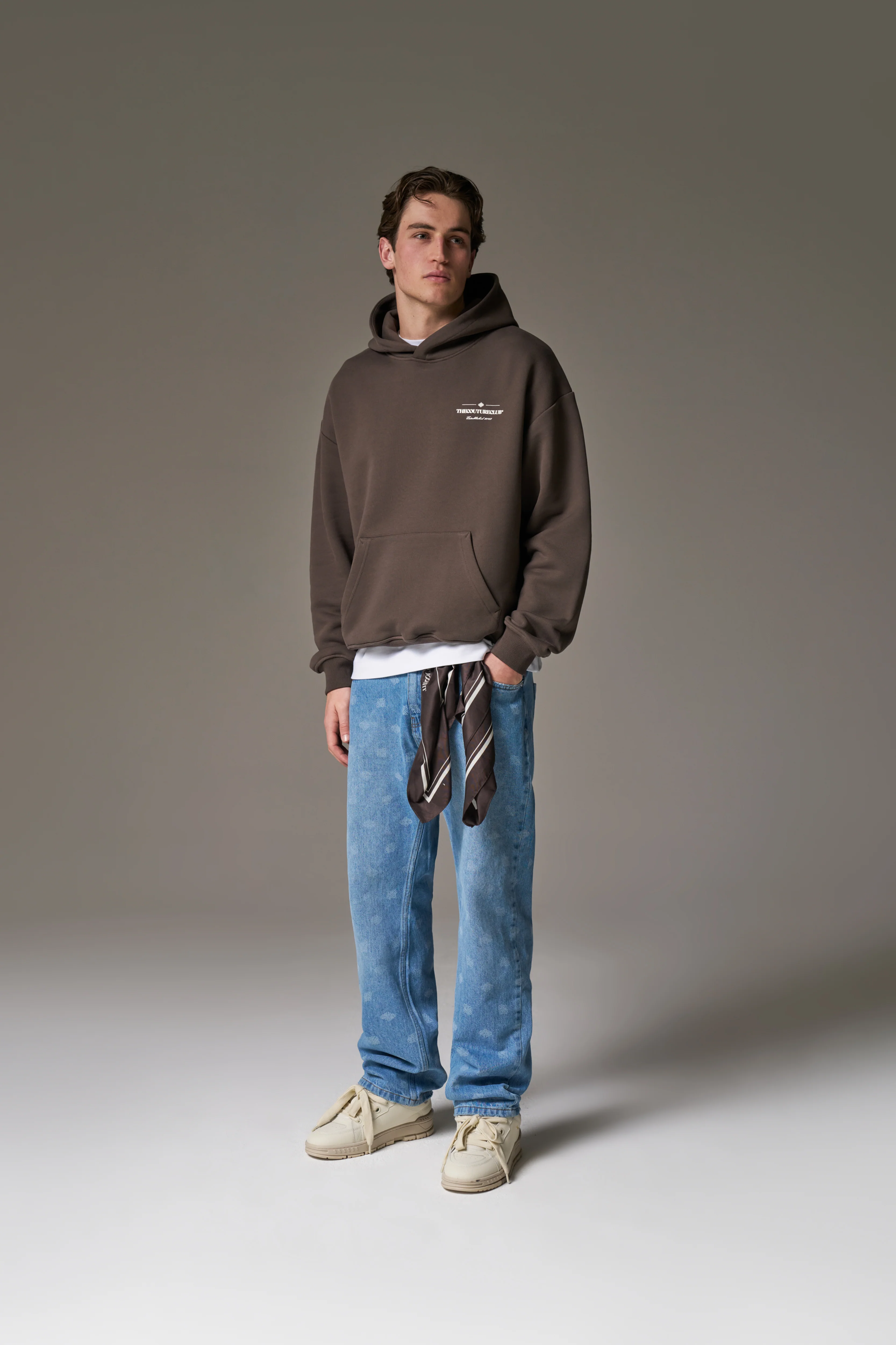 MIXED FONT GRAPHIC HOODIE - BROWN - Image 3