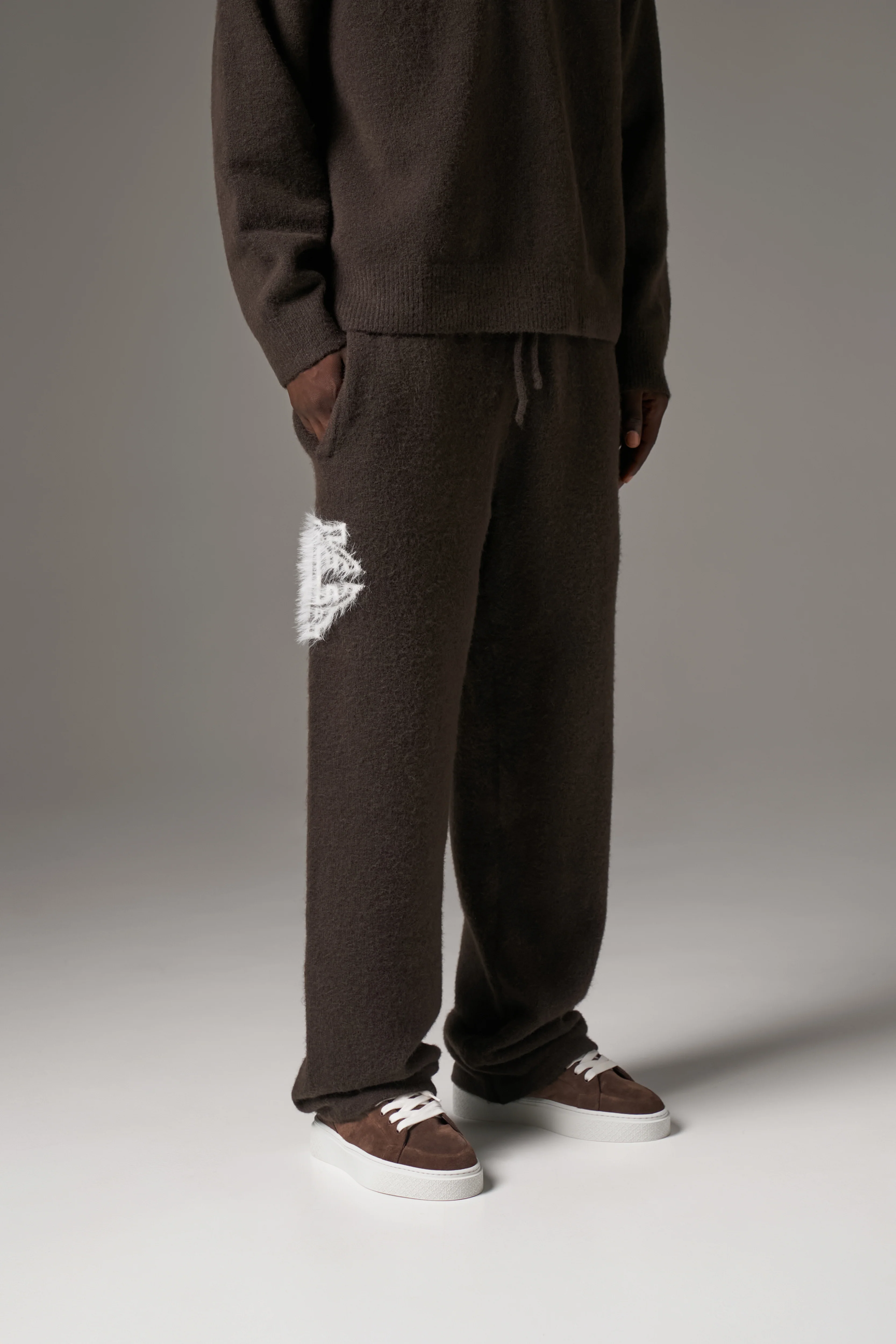 MONOGRAM FLUFFY KNIT JOGGERS - BROWN - Image 2