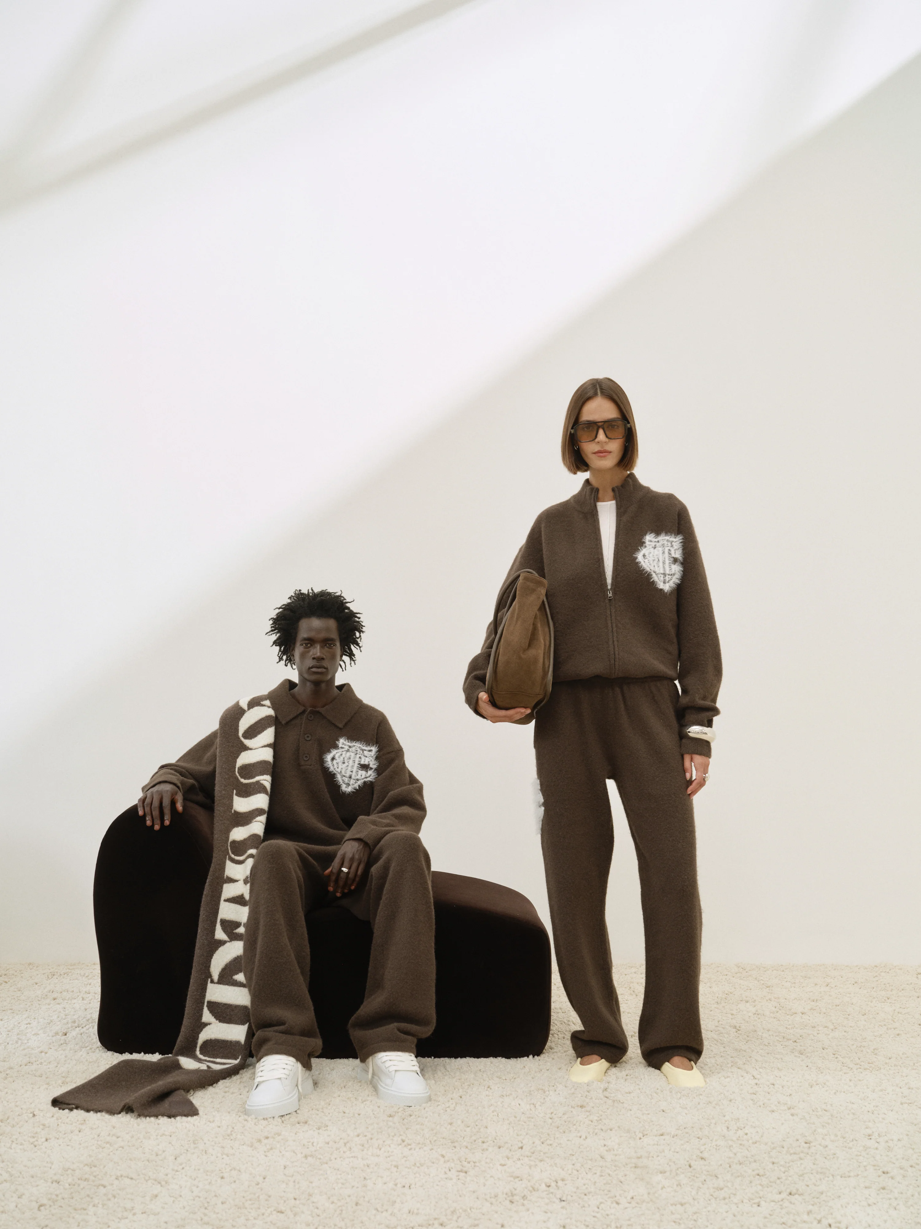 MONOGRAM FLUFFY KNIT JOGGERS - BROWN - Image 4