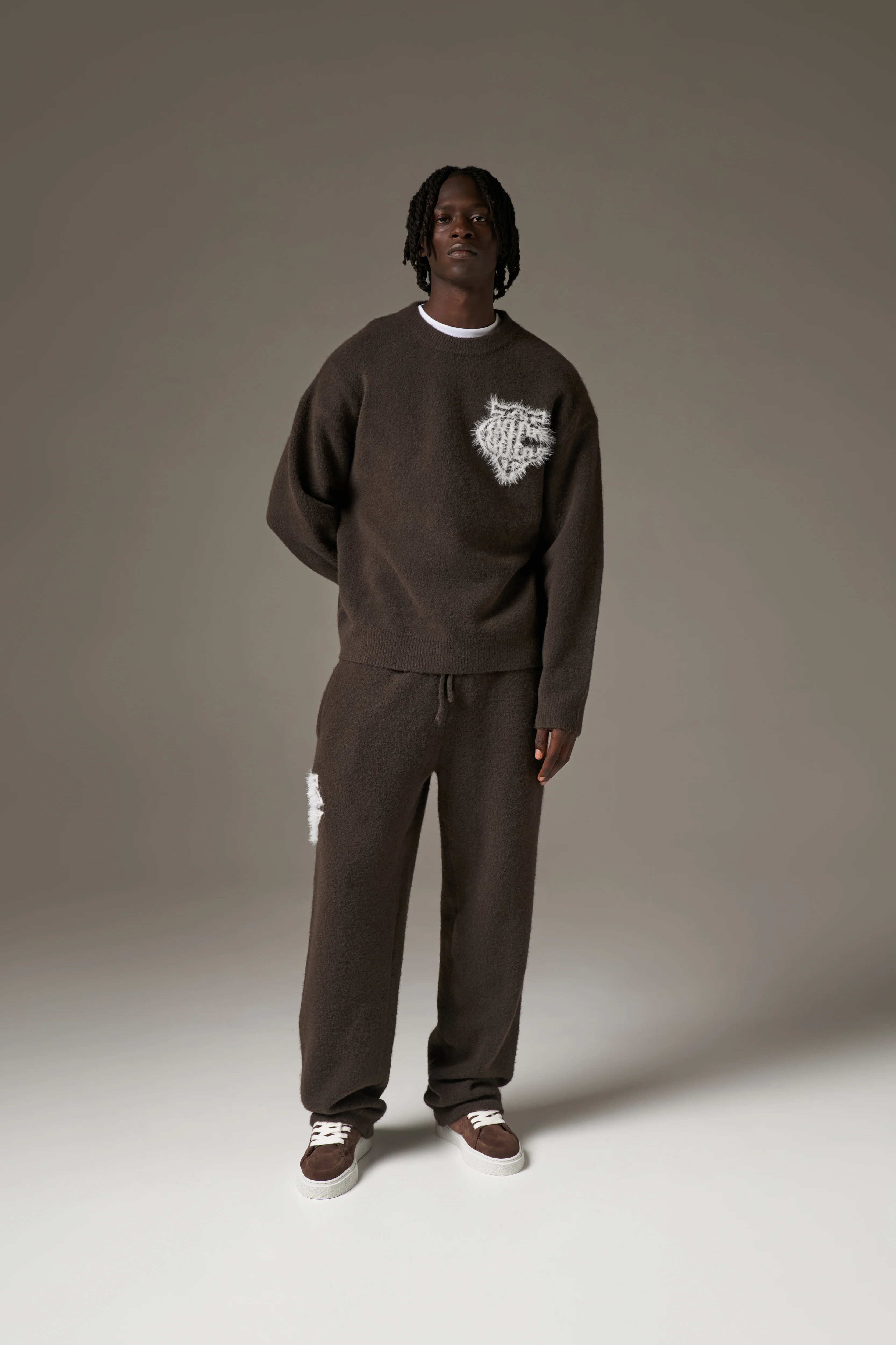 MONOGRAM FLUFFY KNIT JOGGERS - BROWN - Image 7