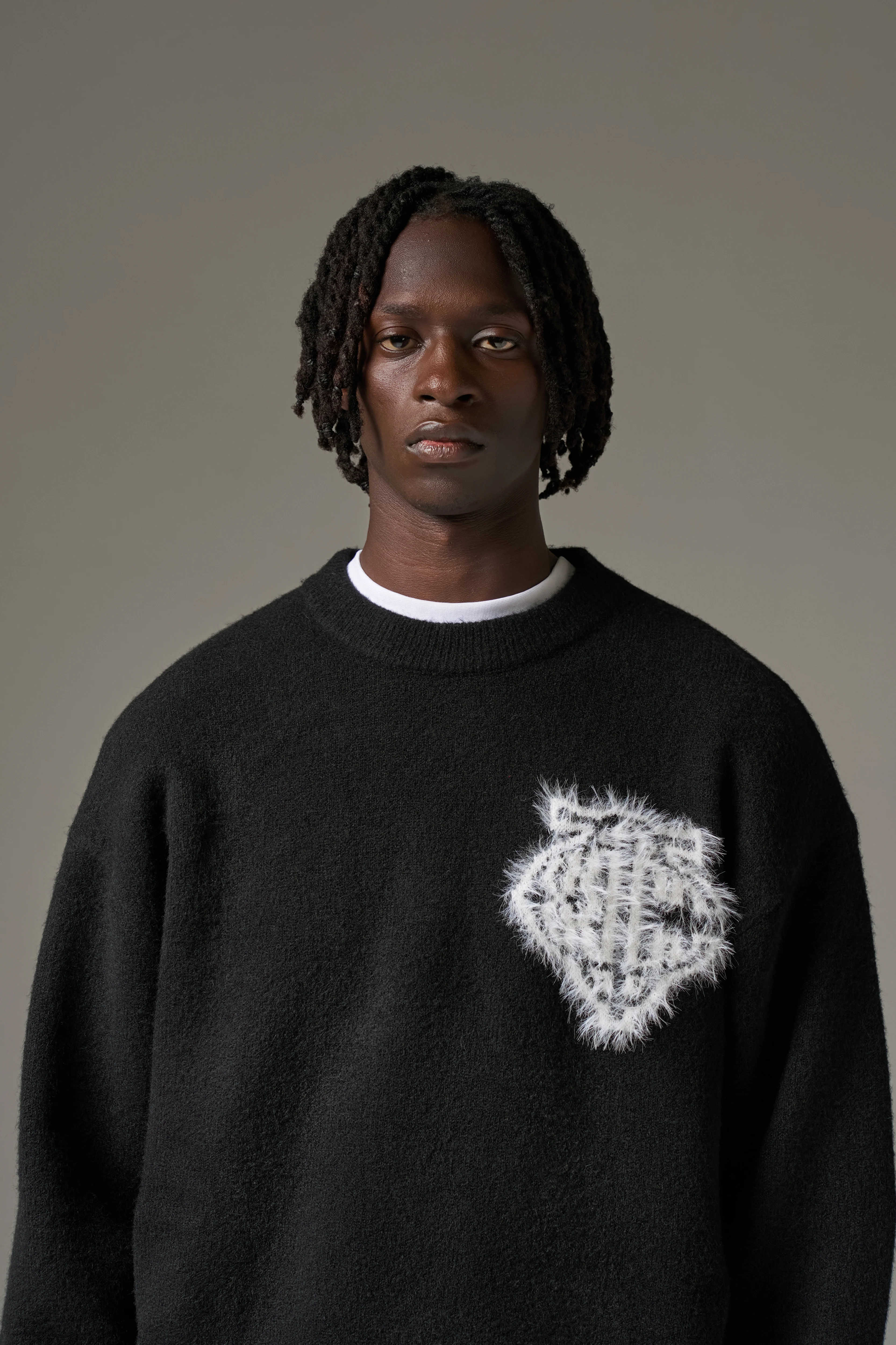 MONOGRAM FLUFFY KNIT CREW - BLACK - Image 6