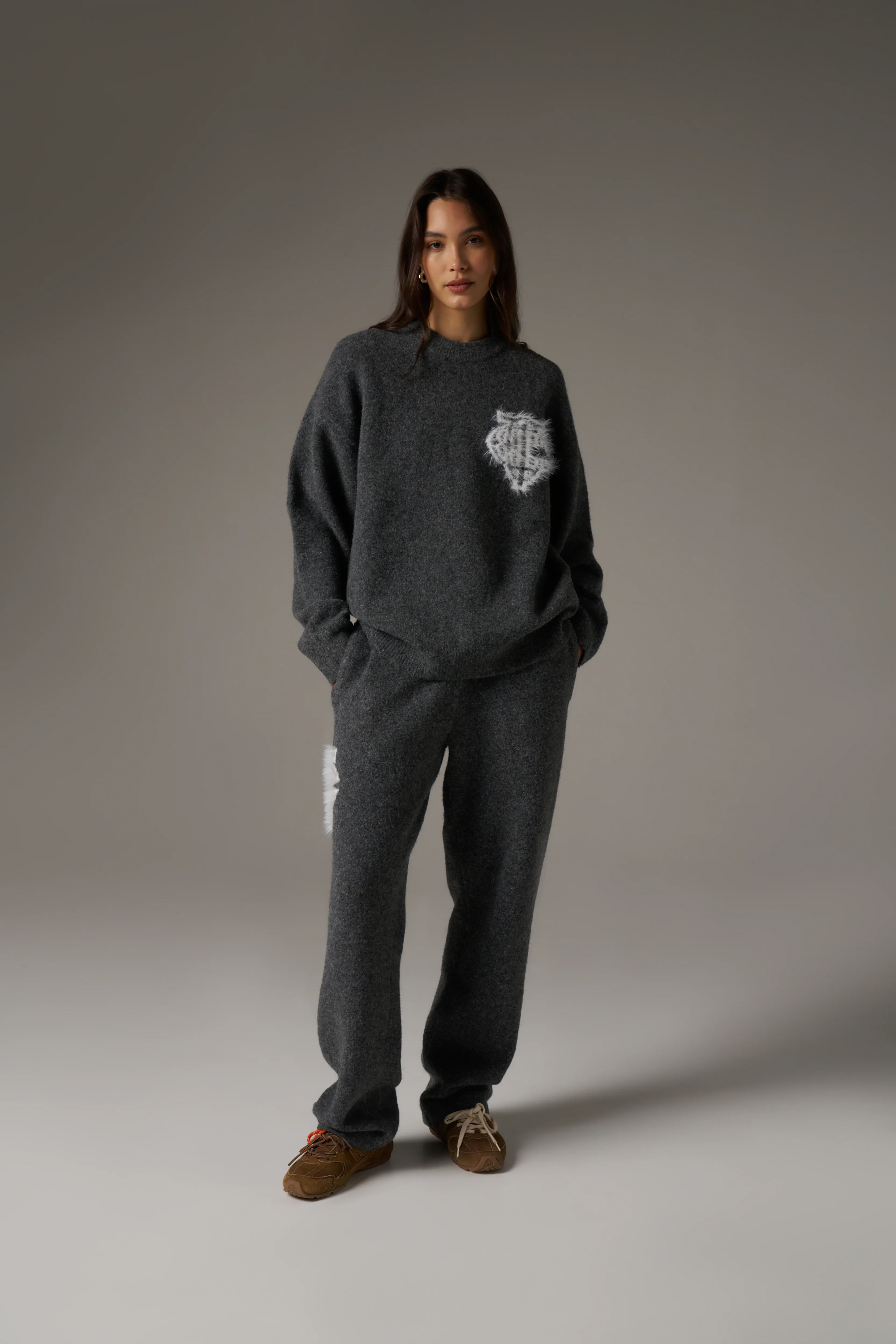 MONOGRAM FLUFFY KNIT CREW - CHARCOAL - Image 5