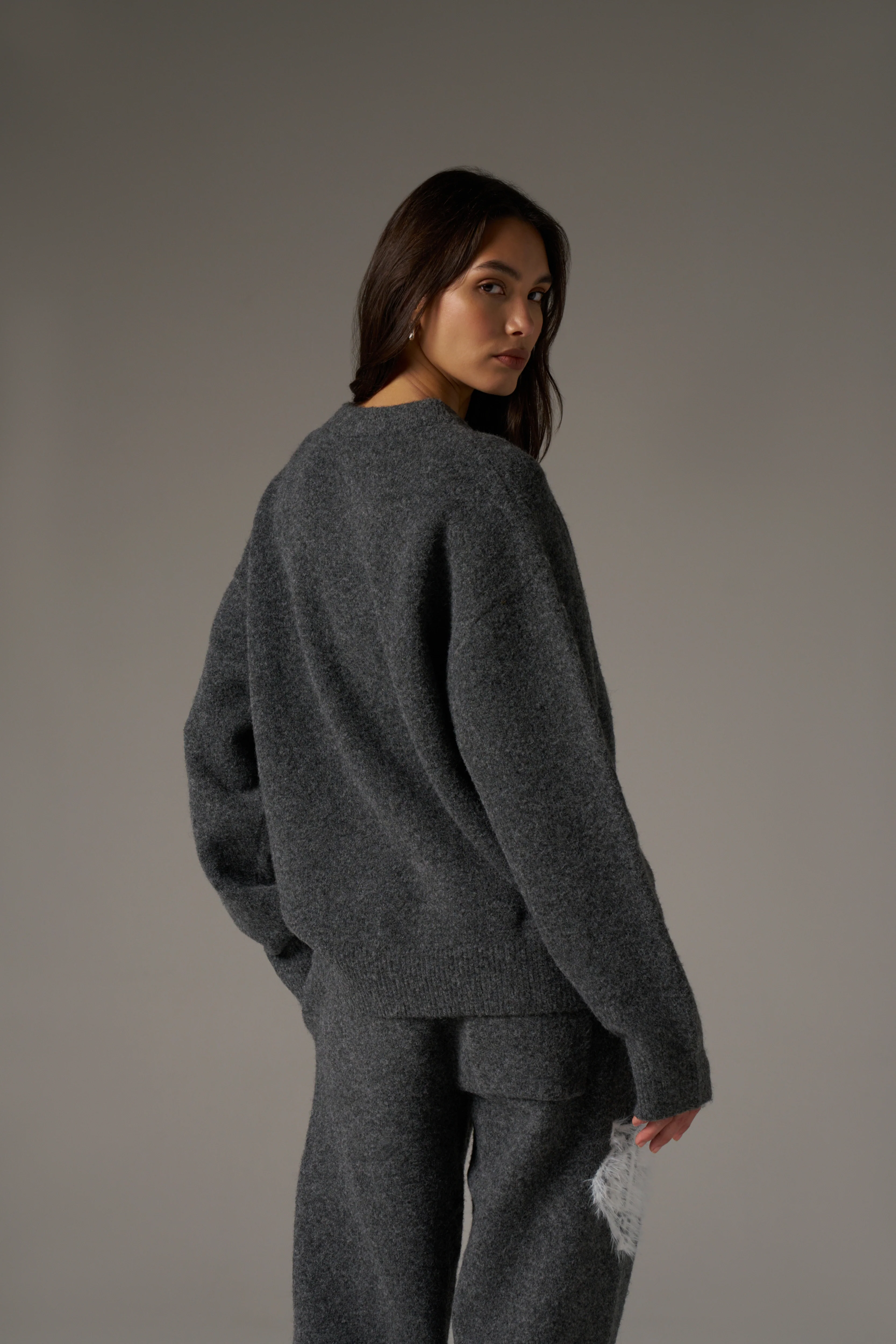 MONOGRAM FLUFFY KNIT CREW - CHARCOAL - Image 7