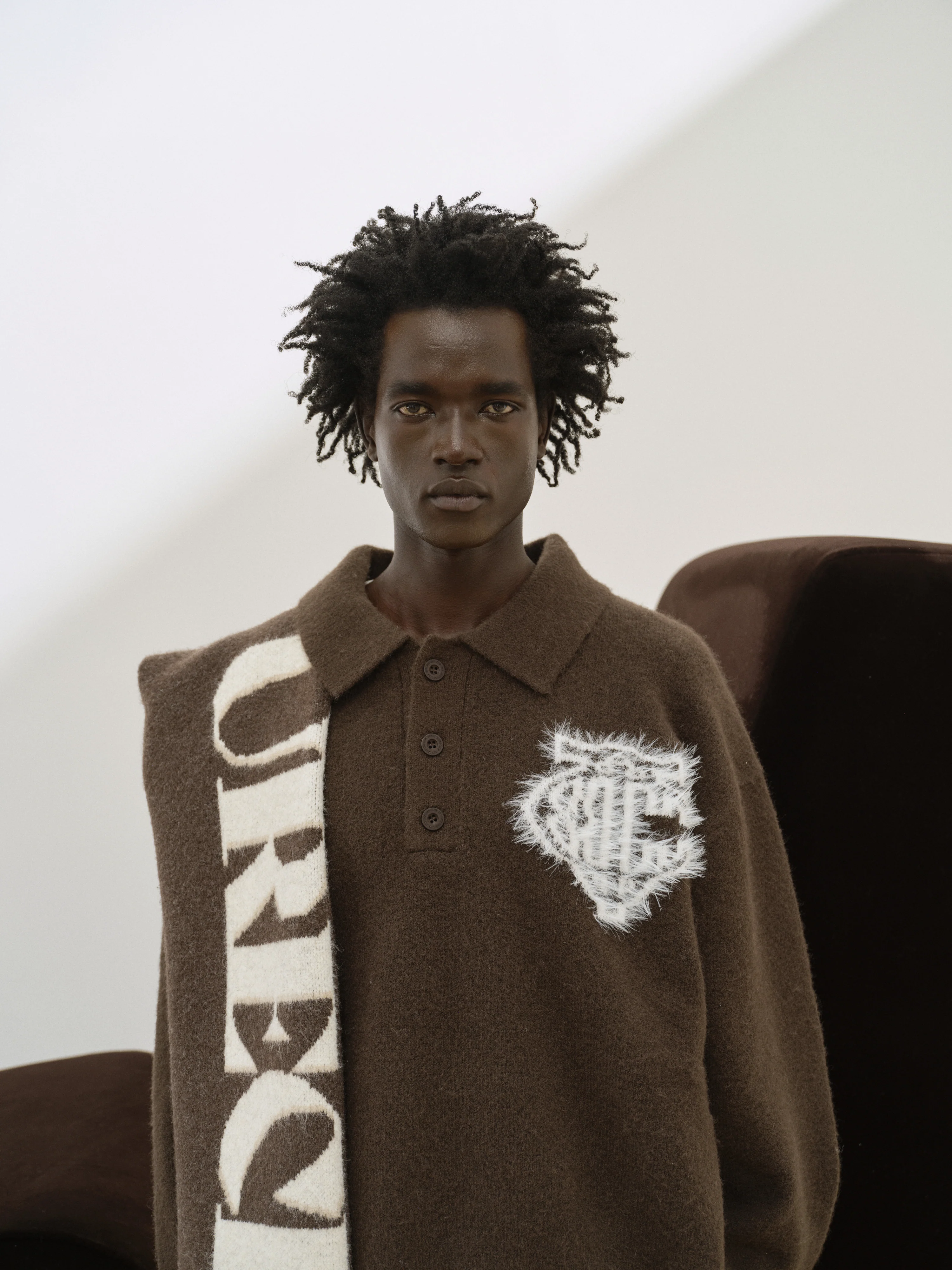 MONOGRAM FLUFFY KNIT POLO - BROWN - Image 5