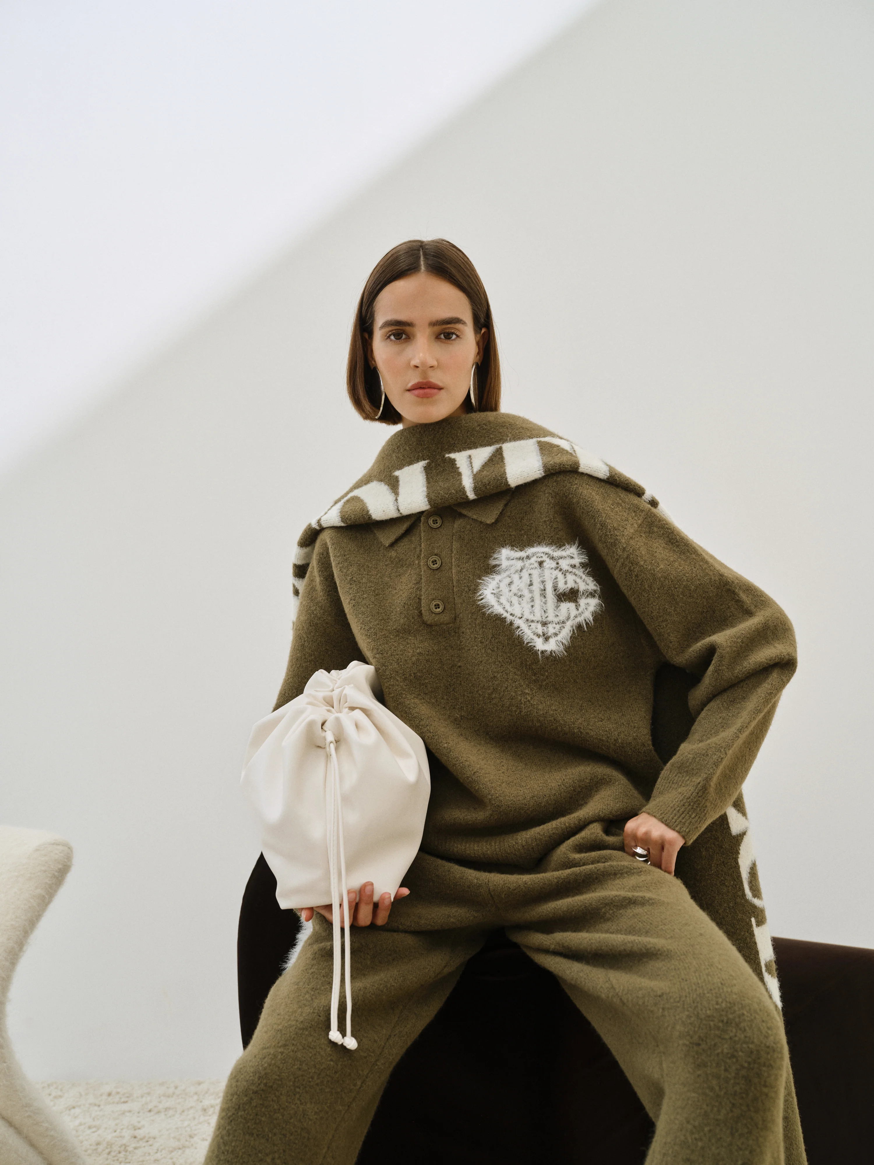 MONOGRAM FLUFFY KNIT POLO - KHAKI - Image 3