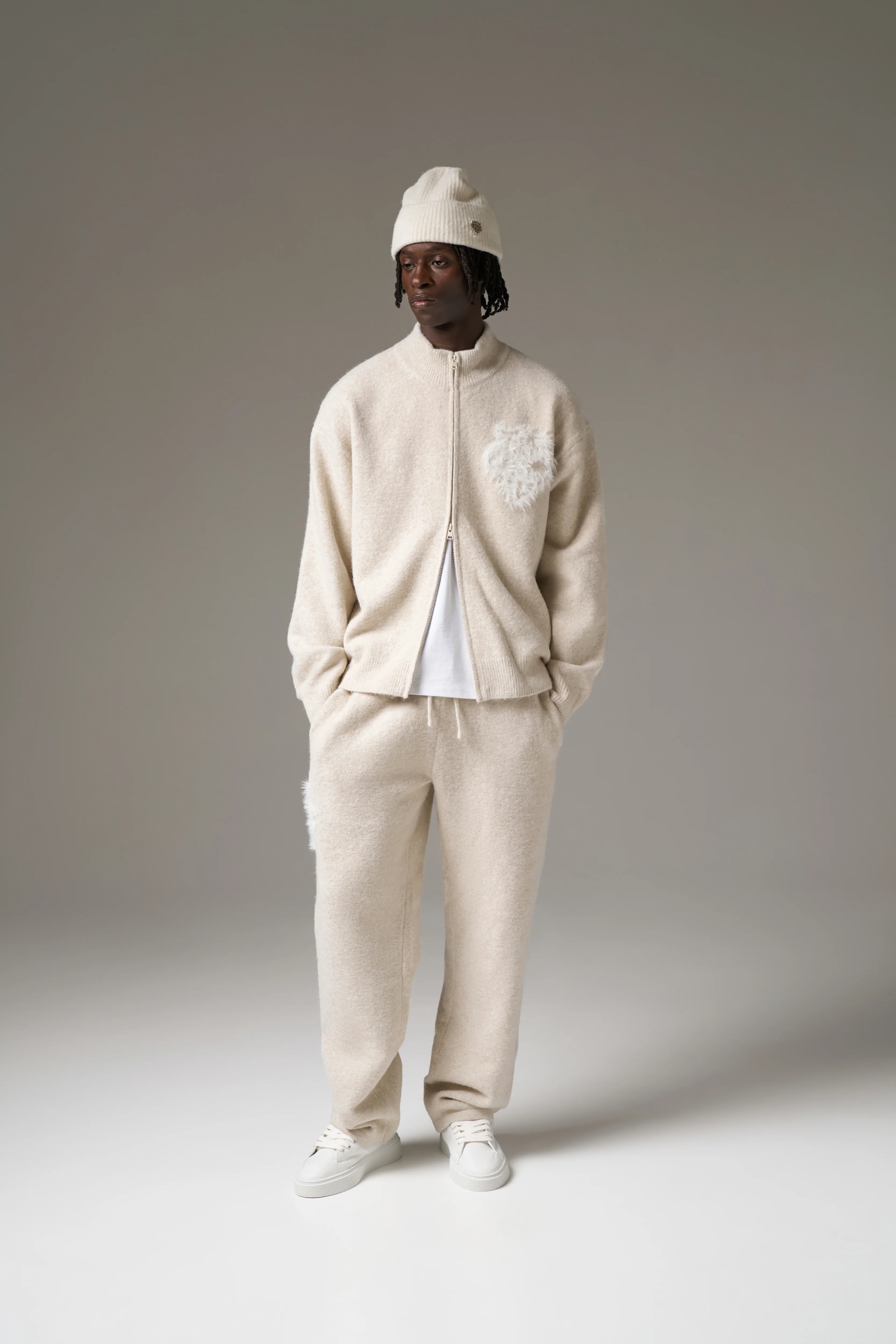 MONOGRAM FLUFFY KNIT ZIP THROUGH - BEIGE - Image 8