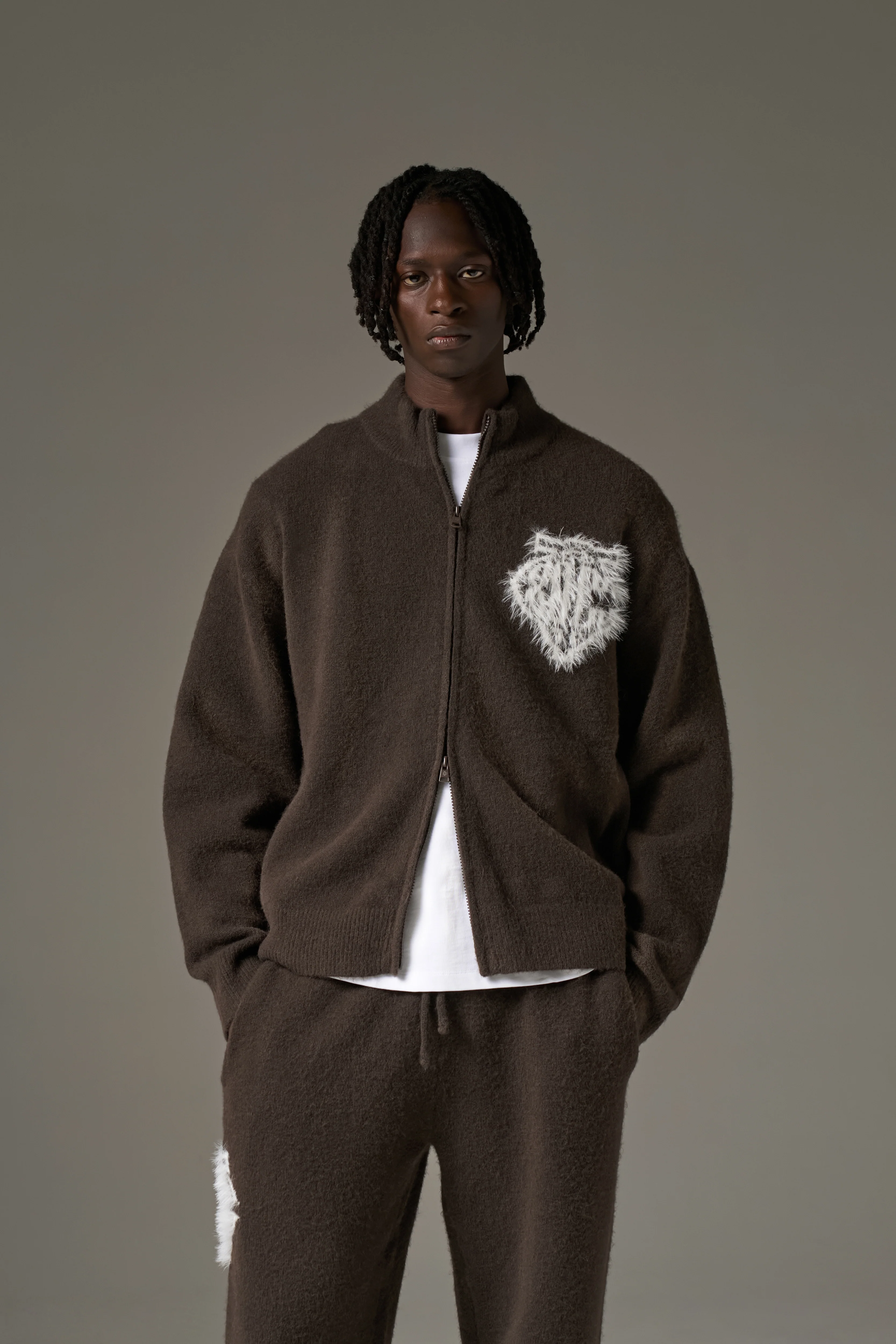 MONOGRAM FLUFFY KNIT ZIP THROUGH - BROWN - Image 2