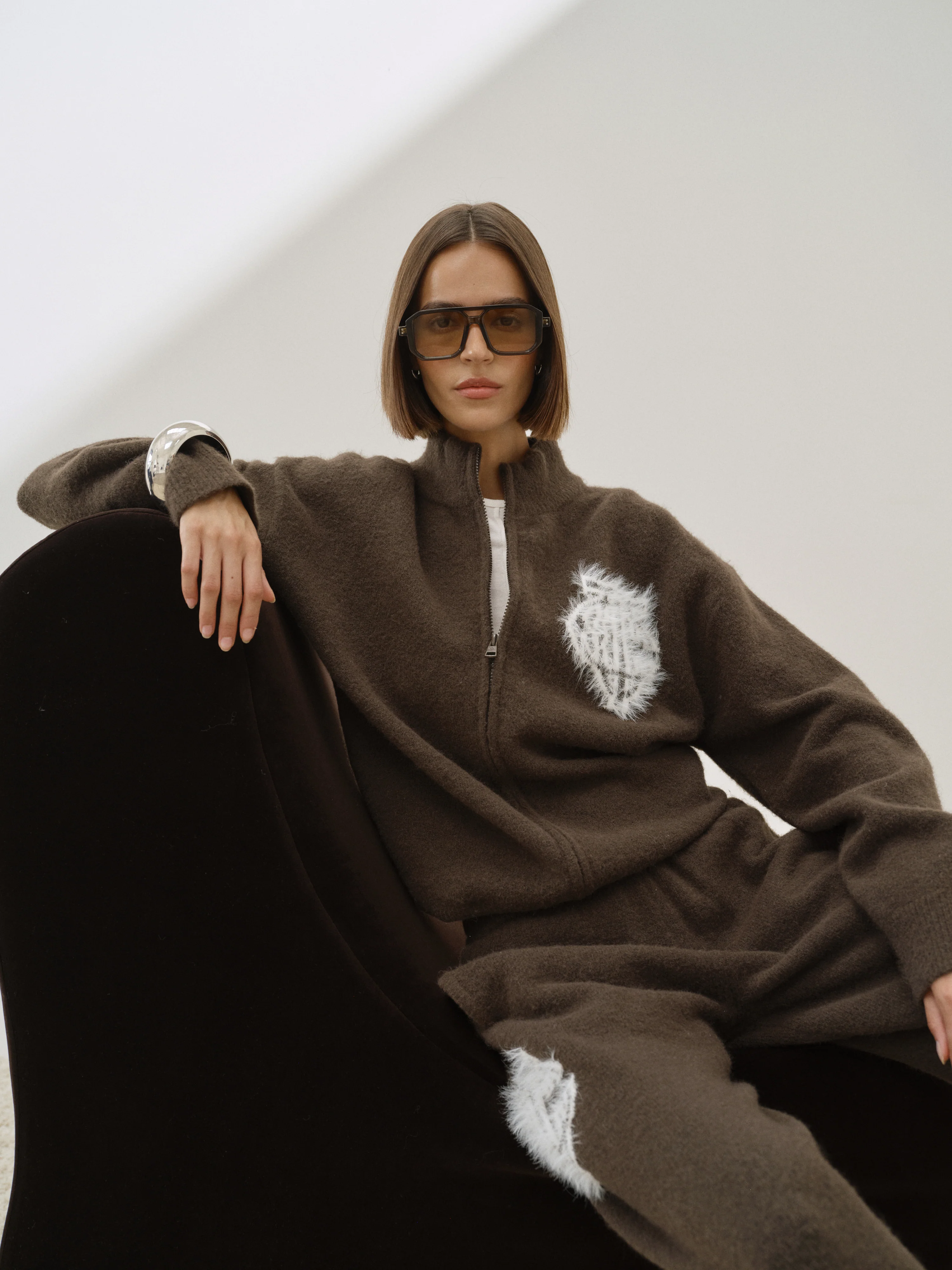 MONOGRAM FLUFFY KNIT ZIP THROUGH - BROWN - Image 3