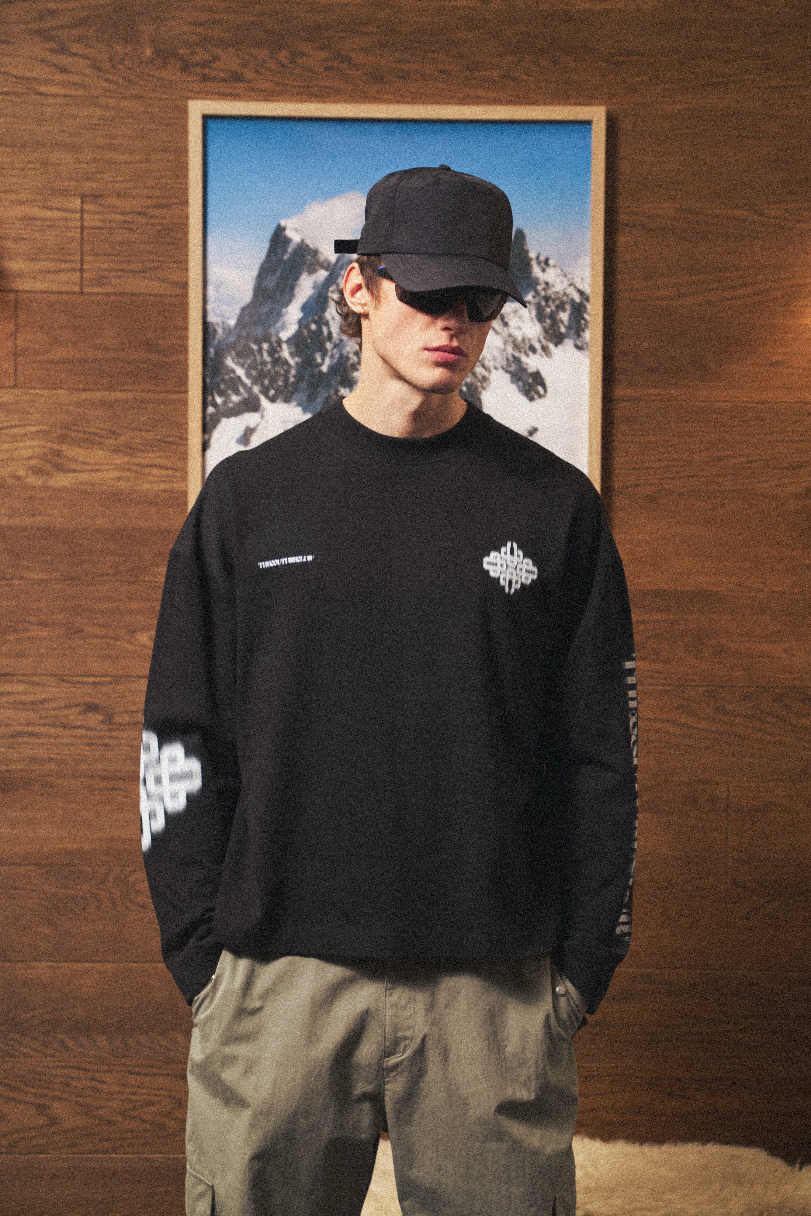 MOTION BLURRED LONG SLEEVE T-SHIRT - BLACK - Image 2