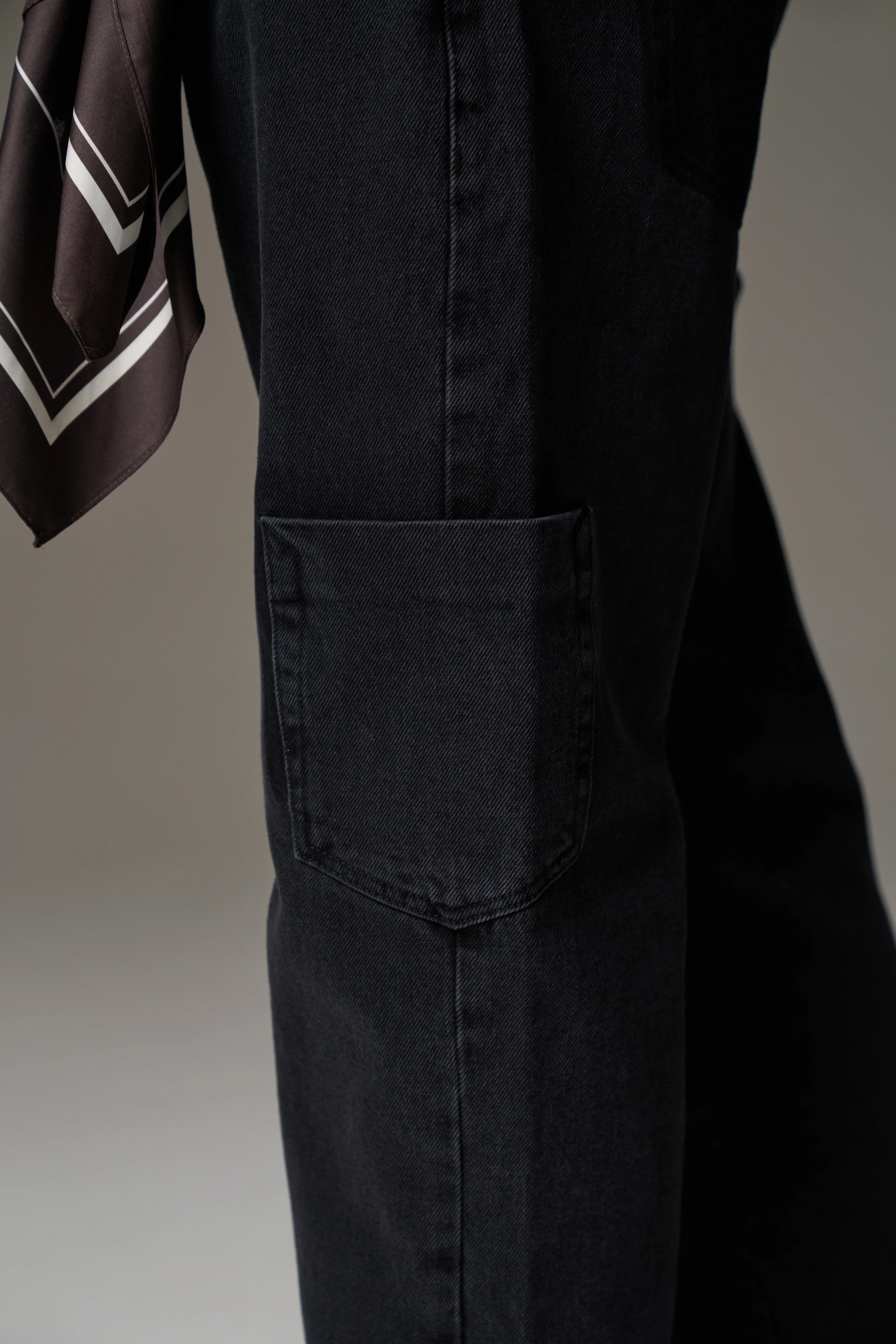 MULTI POCKET WASHED JEAN - BLACK WASH - Image 5