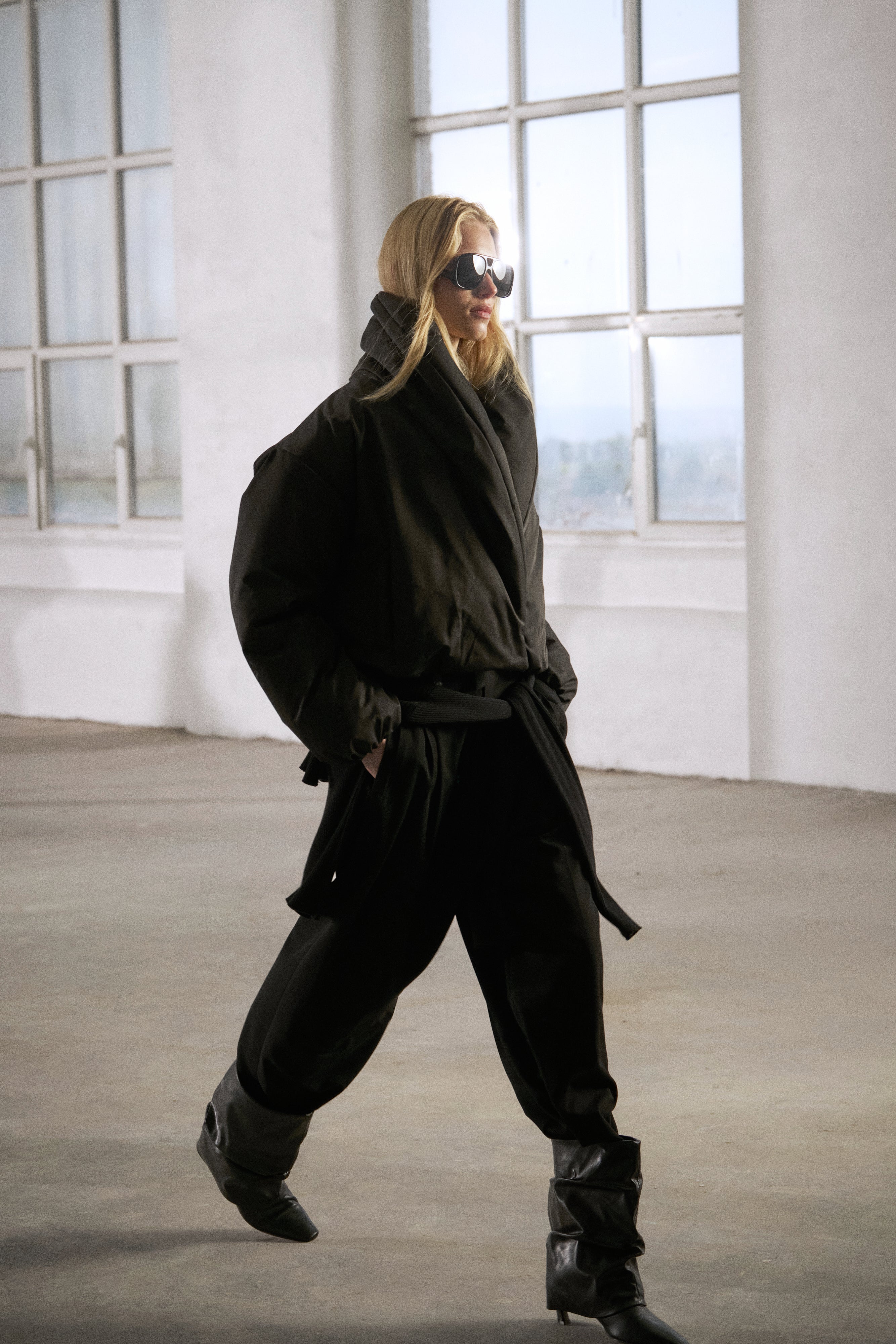 OVERSIZED COLLAR NYLON PUFFER COAT - BLACK - Image 3
