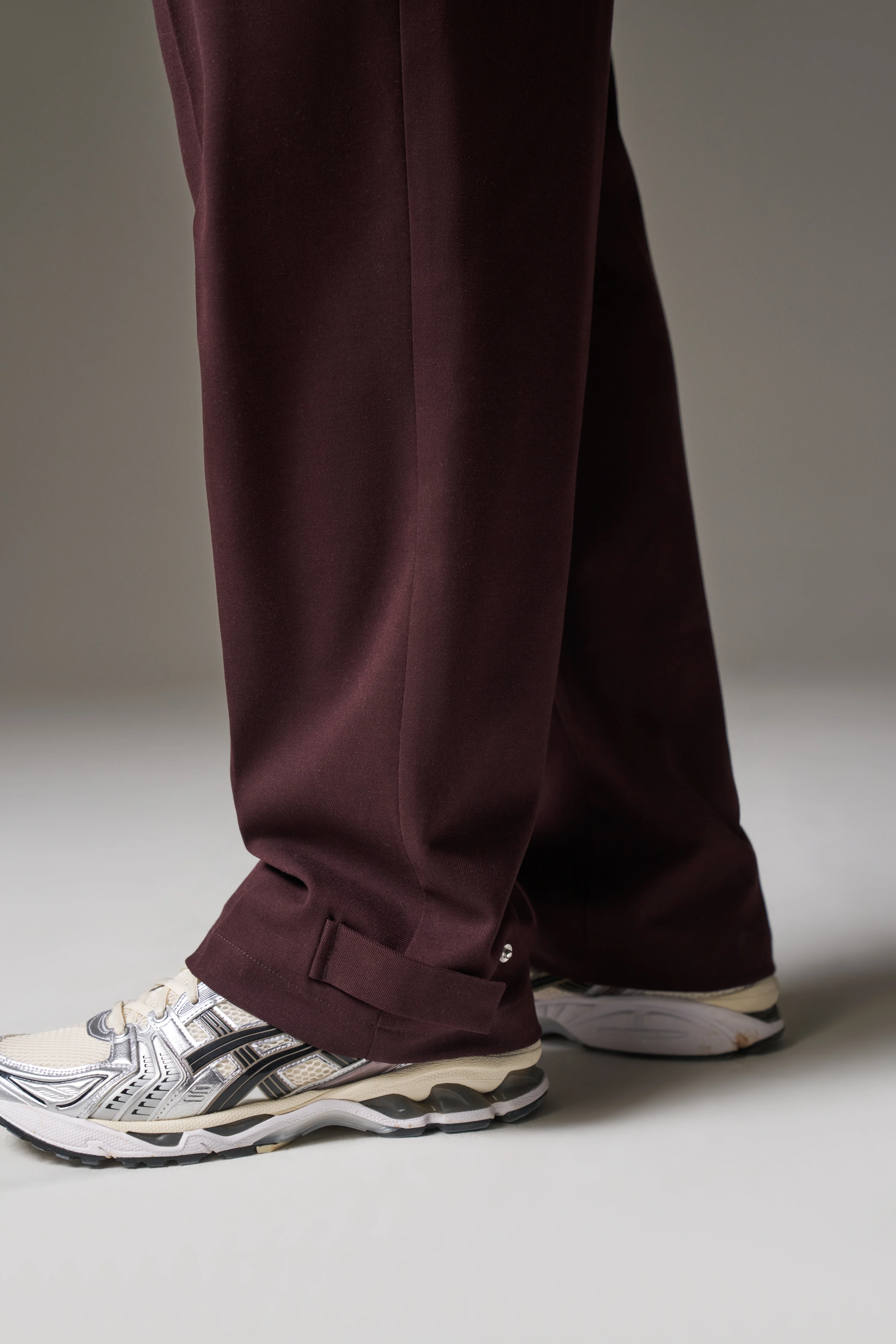 PLEATED WIDE LEG TROUSER - BURGUNDY - Image 5