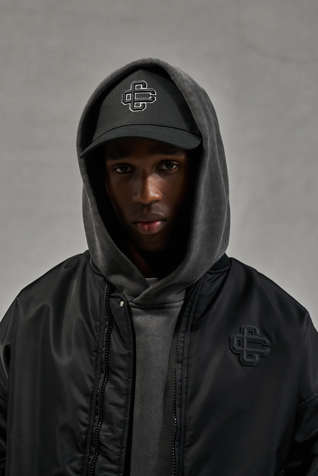 RAISED EMBLEM CAP - BLACK - Image 2