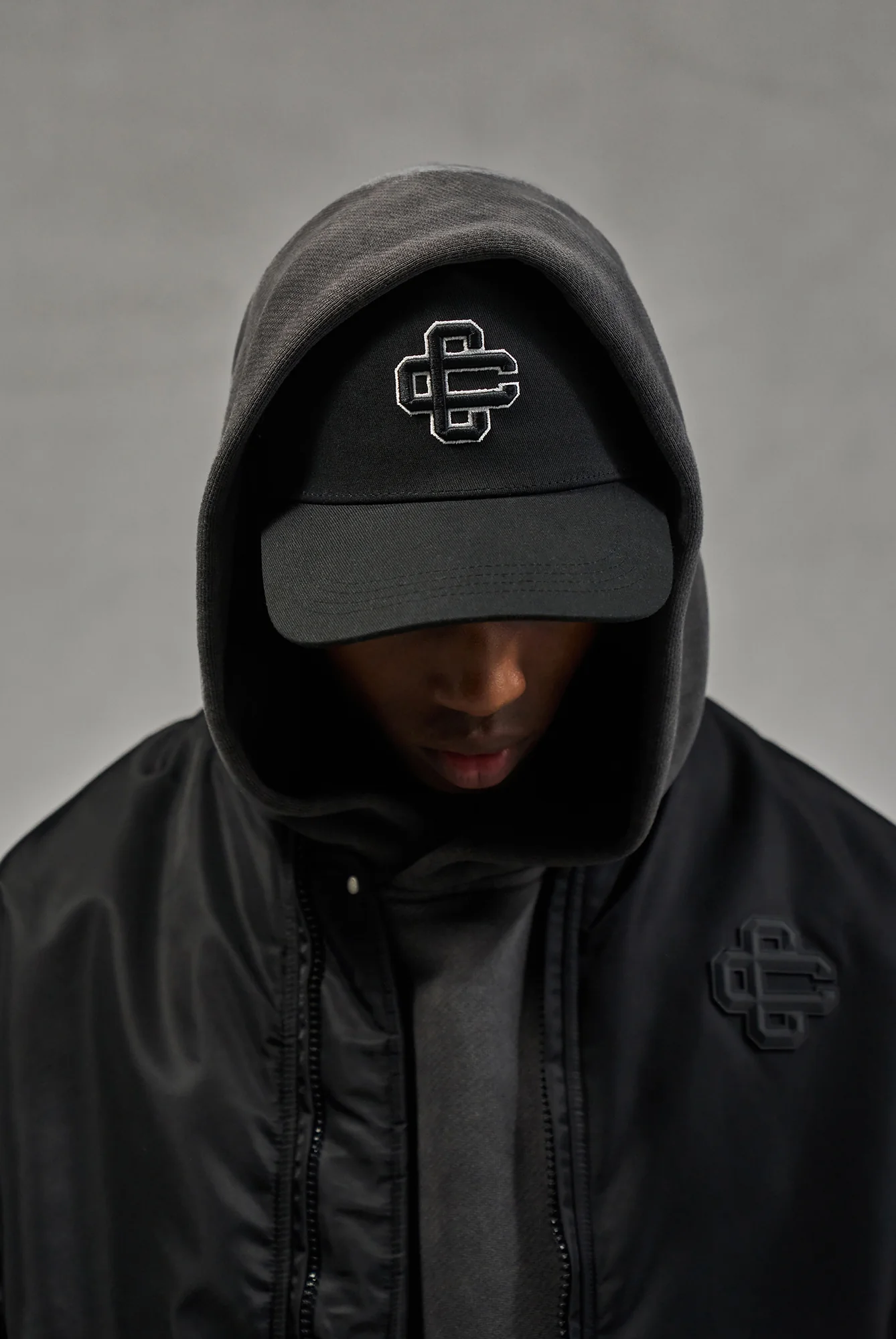 RAISED EMBLEM CAP - BLACK - Image 5