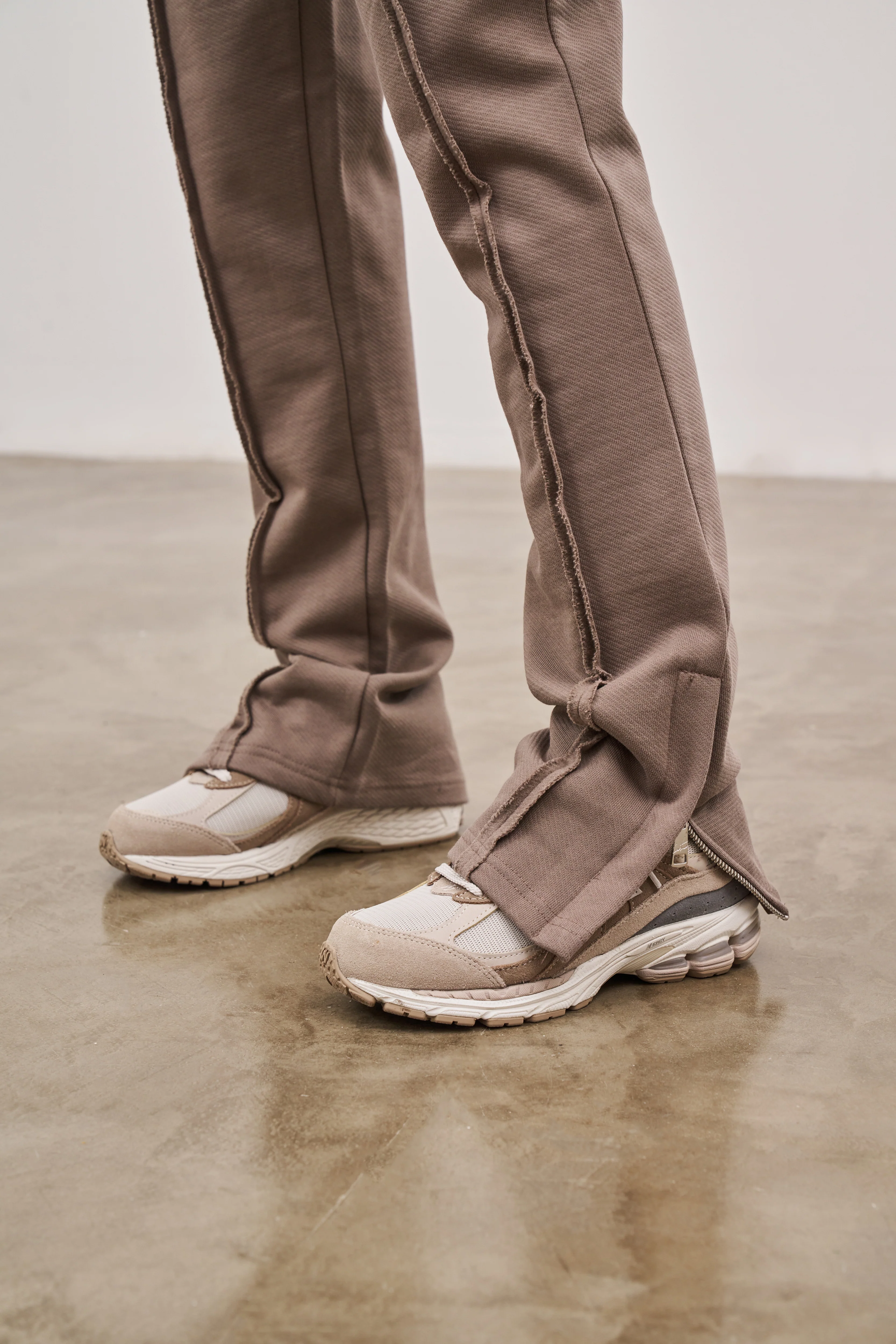 RAW SEAM STRAIGHT LEG JOGGERS - COFFEE - Image 11