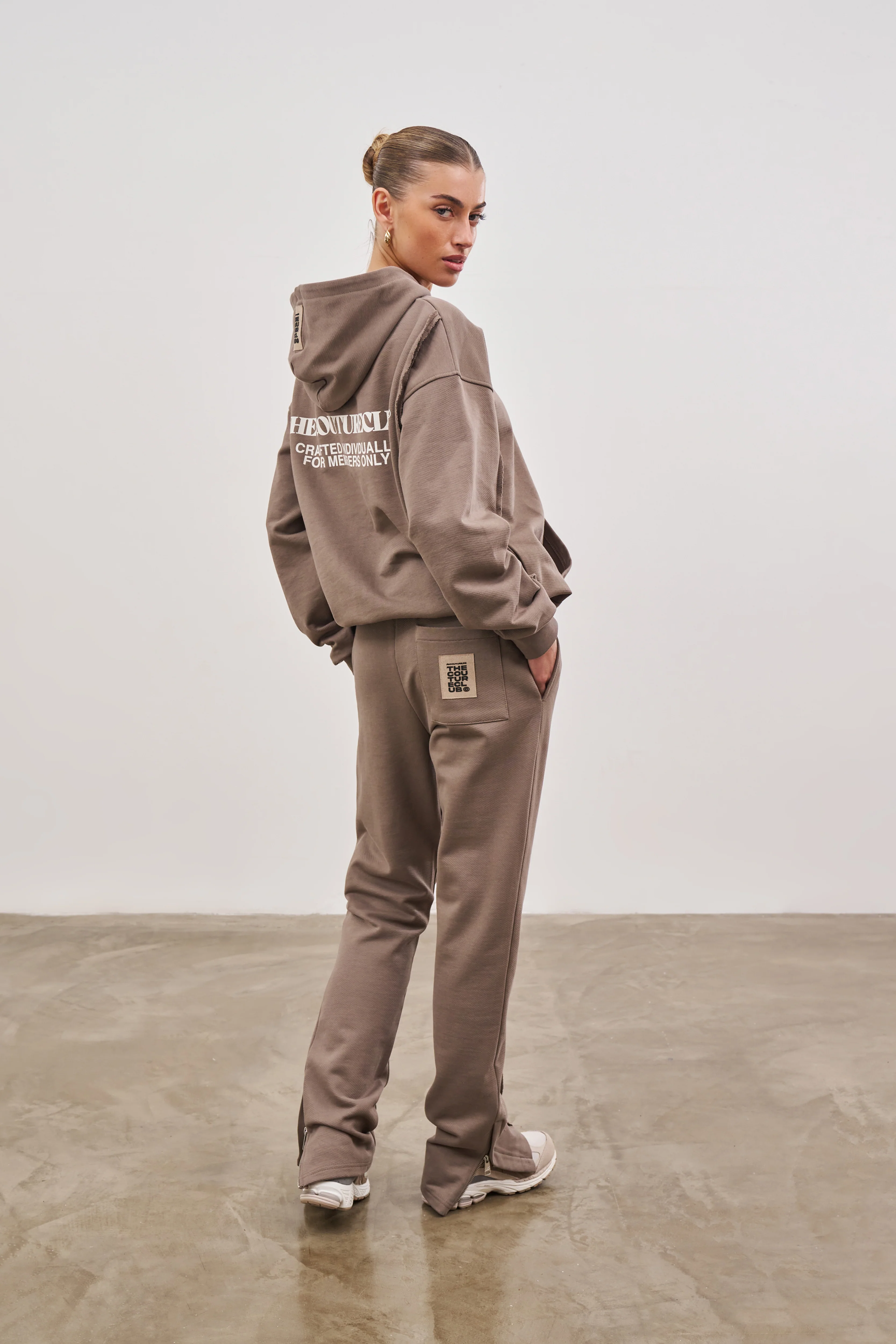 RAW SEAM STRAIGHT LEG JOGGERS - COFFEE - Image 12