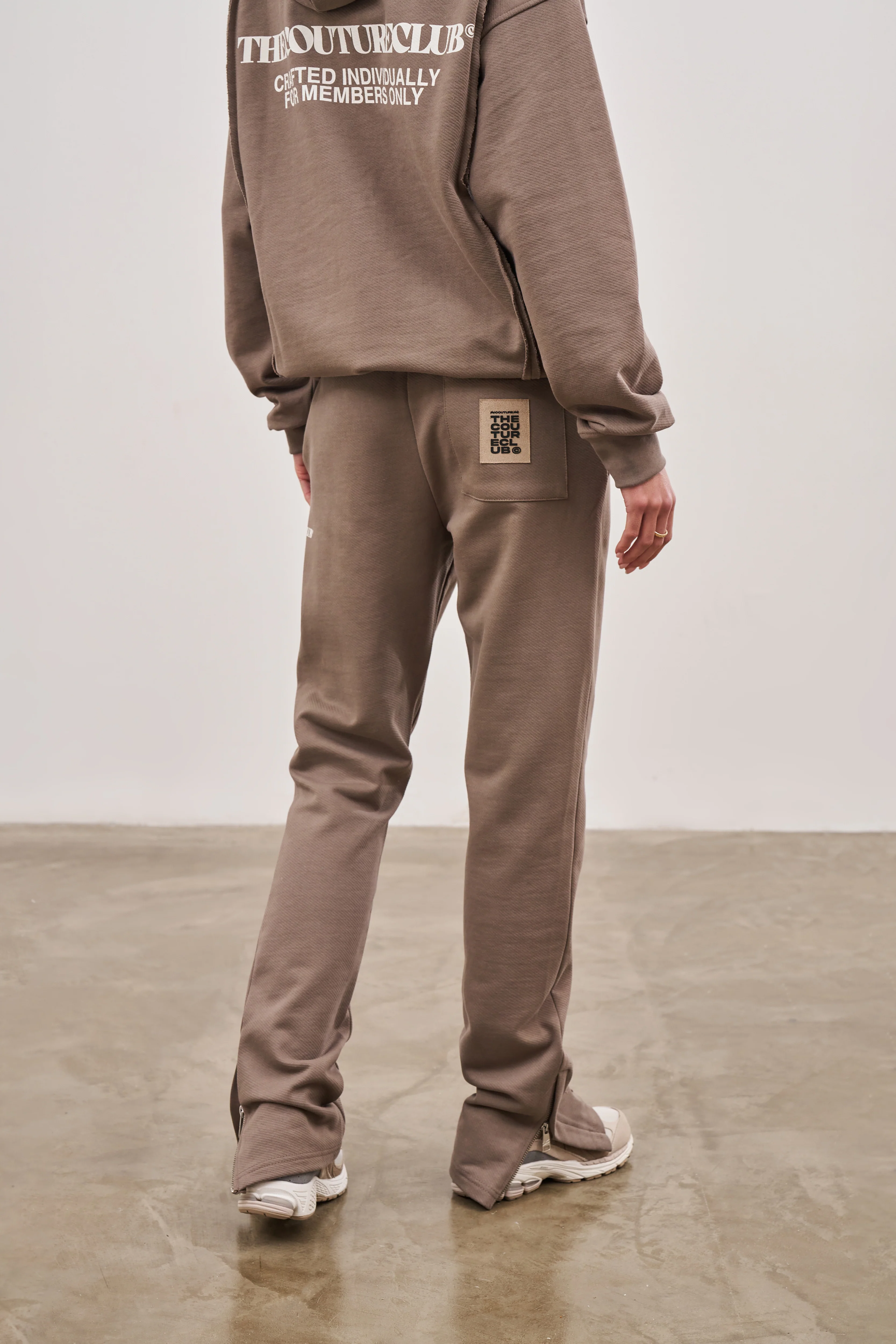 RAW SEAM STRAIGHT LEG JOGGERS - COFFEE - Image 8