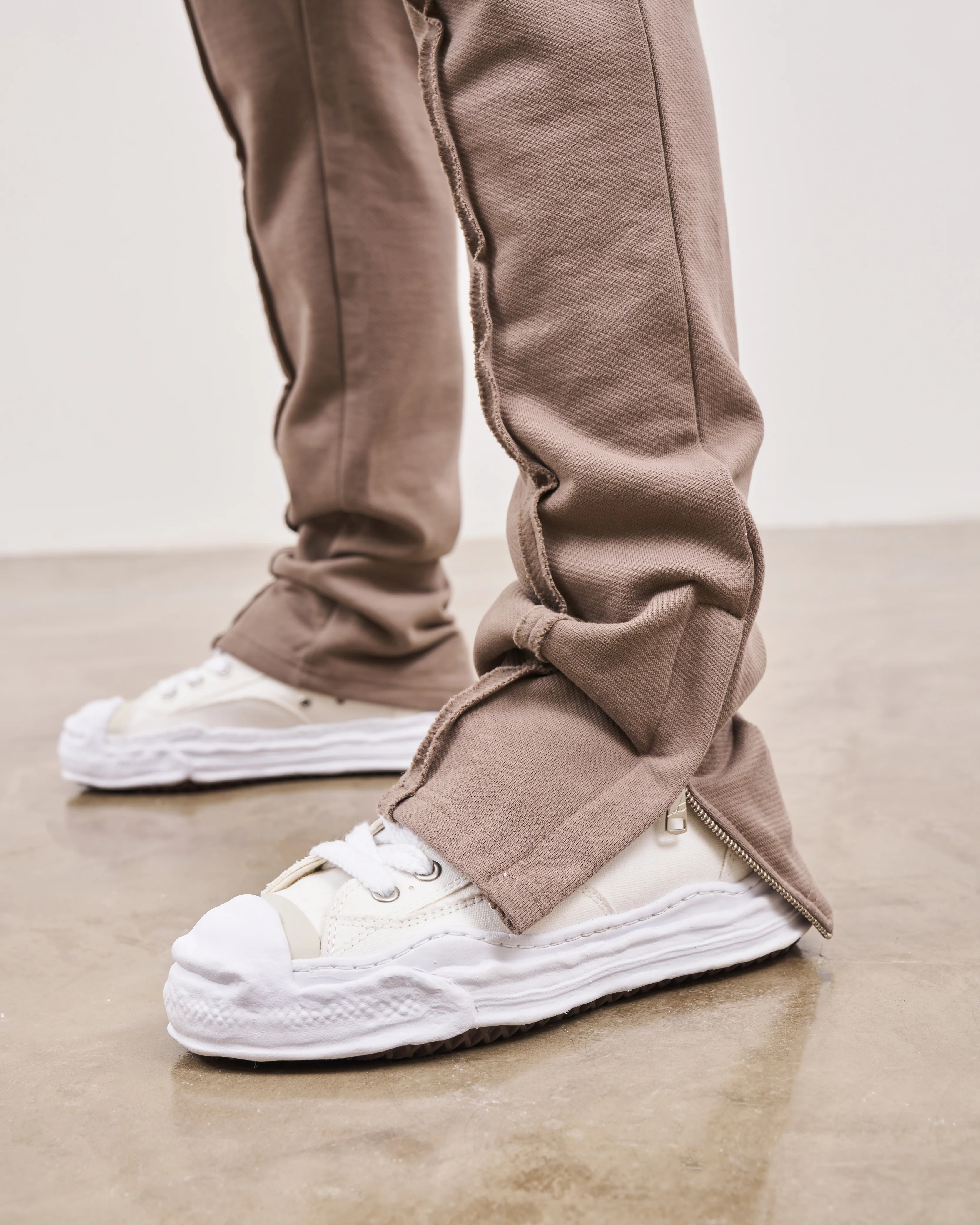 RAW SEAM STRAIGHT LEG JOGGERS - COFFEE - Image 9
