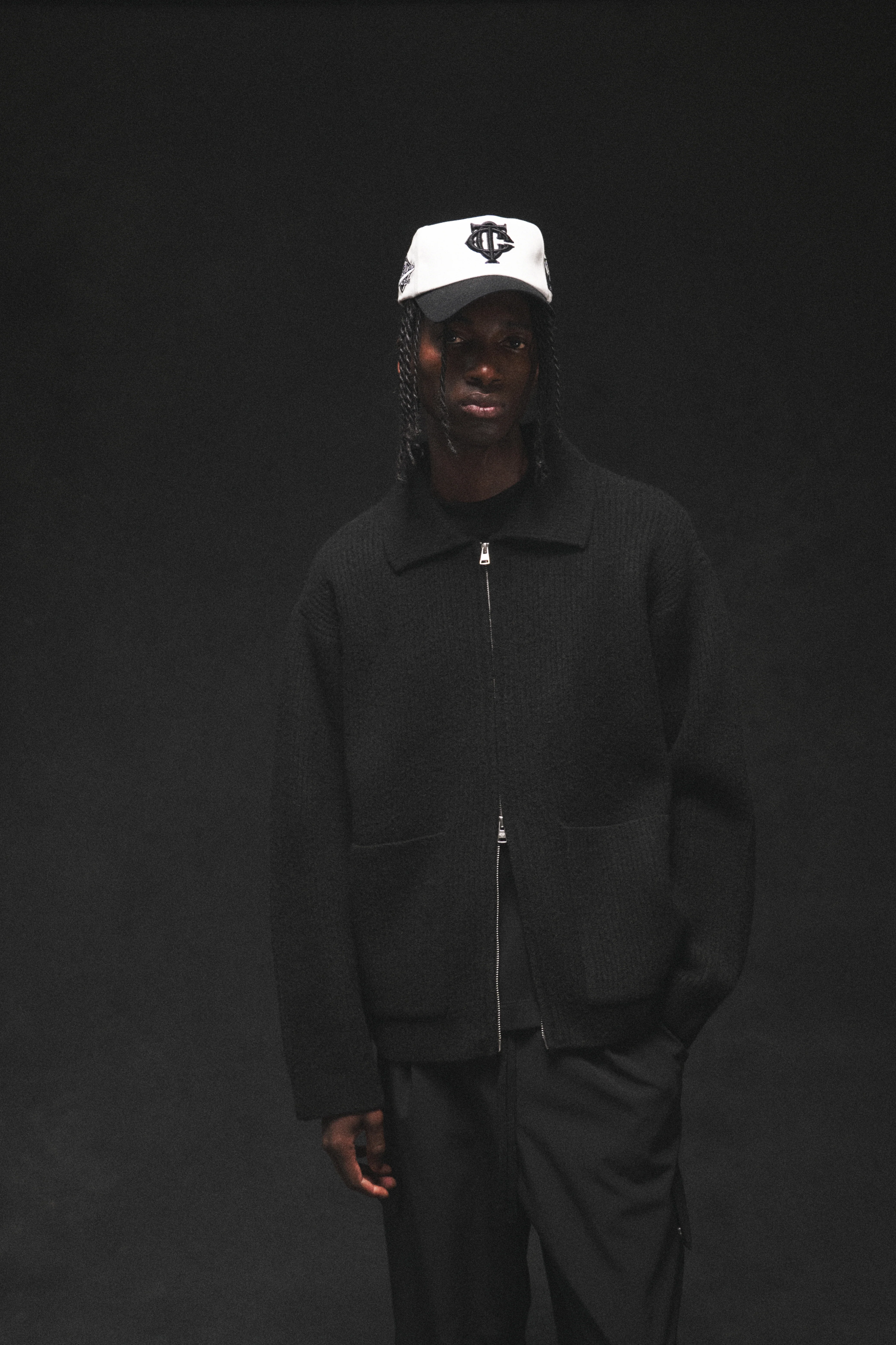RIBBED KNITTED OVERSIZED ZIP THROUGH - BLACK - Image 2