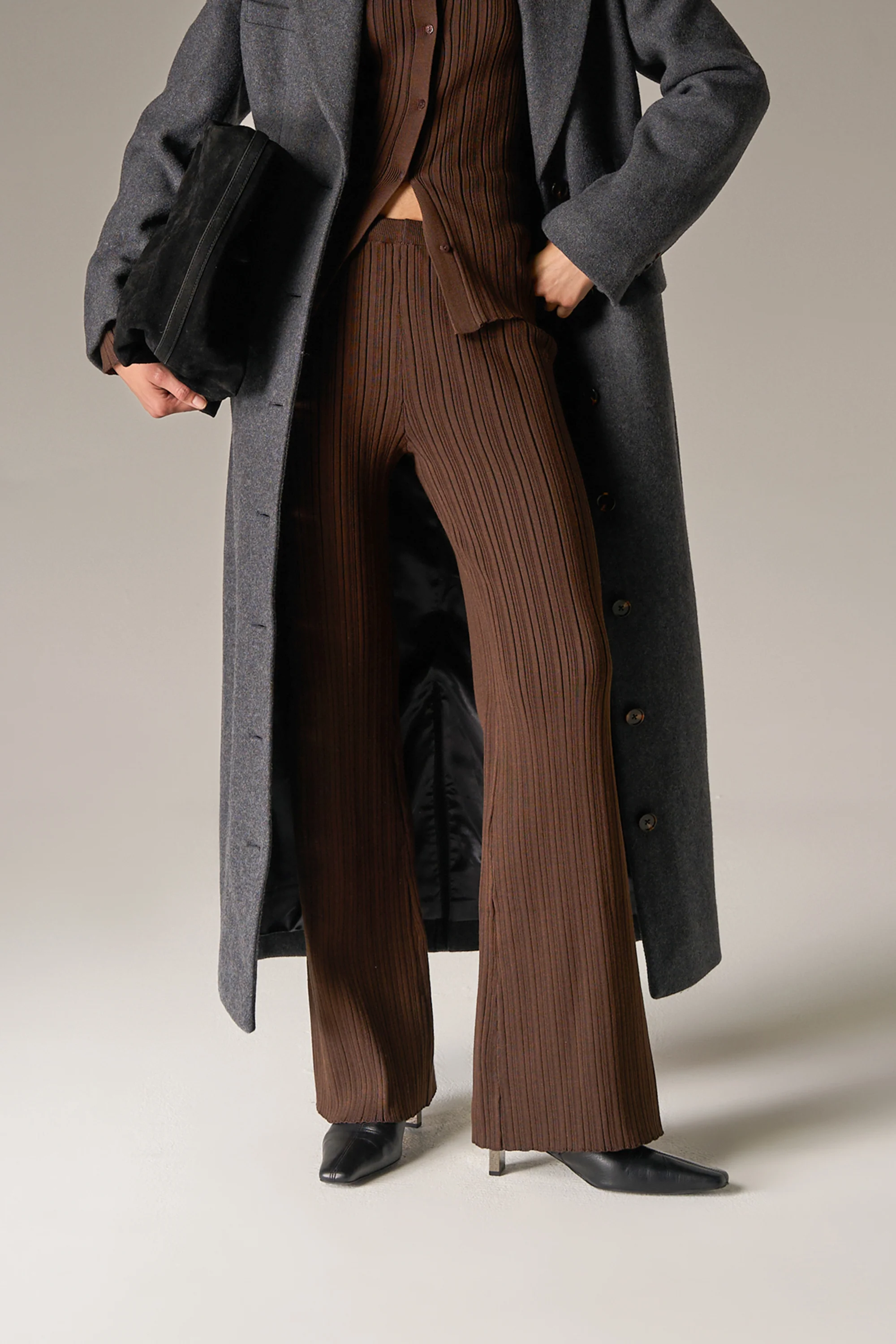 RIBBED KNITTED TROUSERS - CHOCOLATE - Image 4