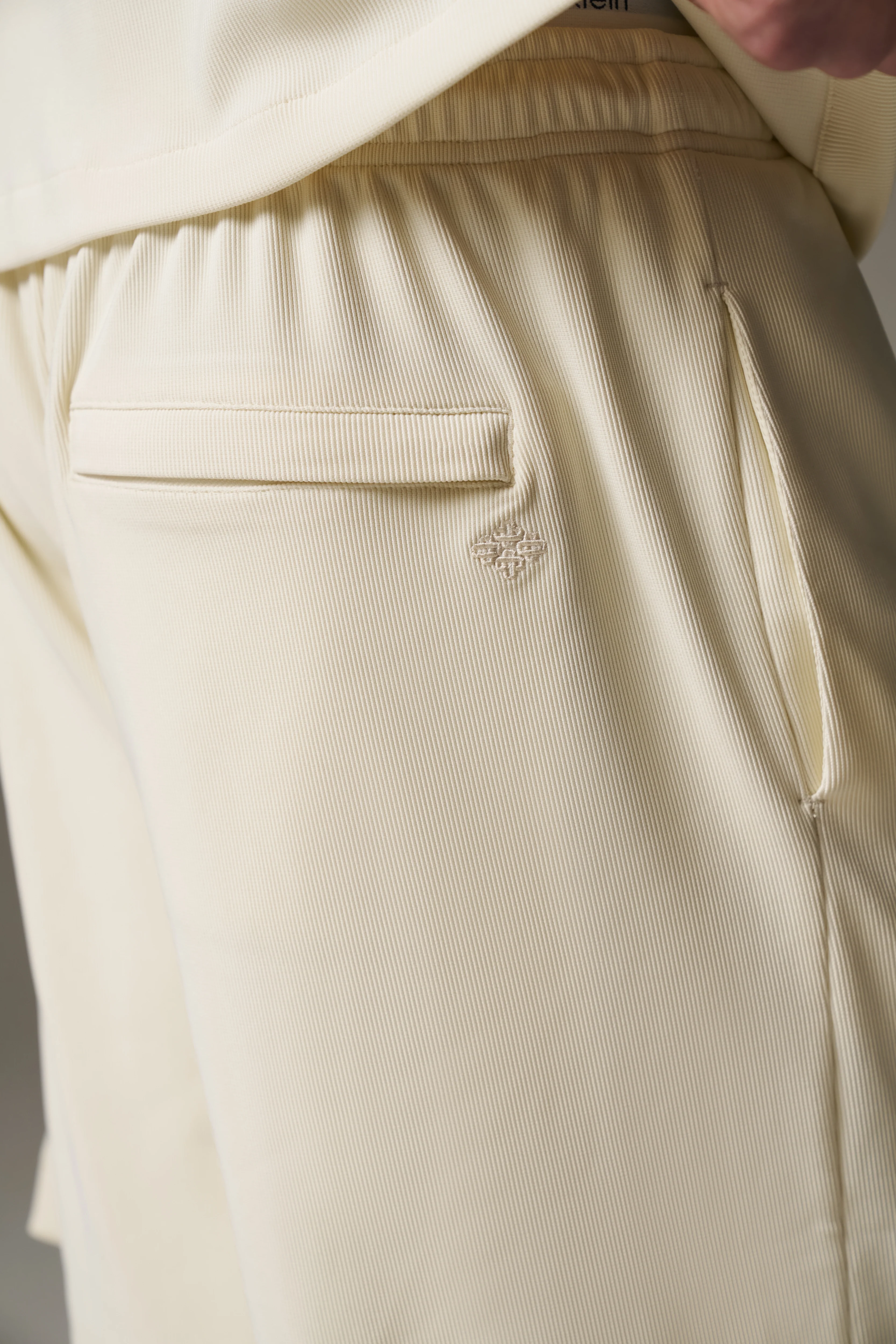 RIBBED SHORTS - OFF WHITE - Image 7
